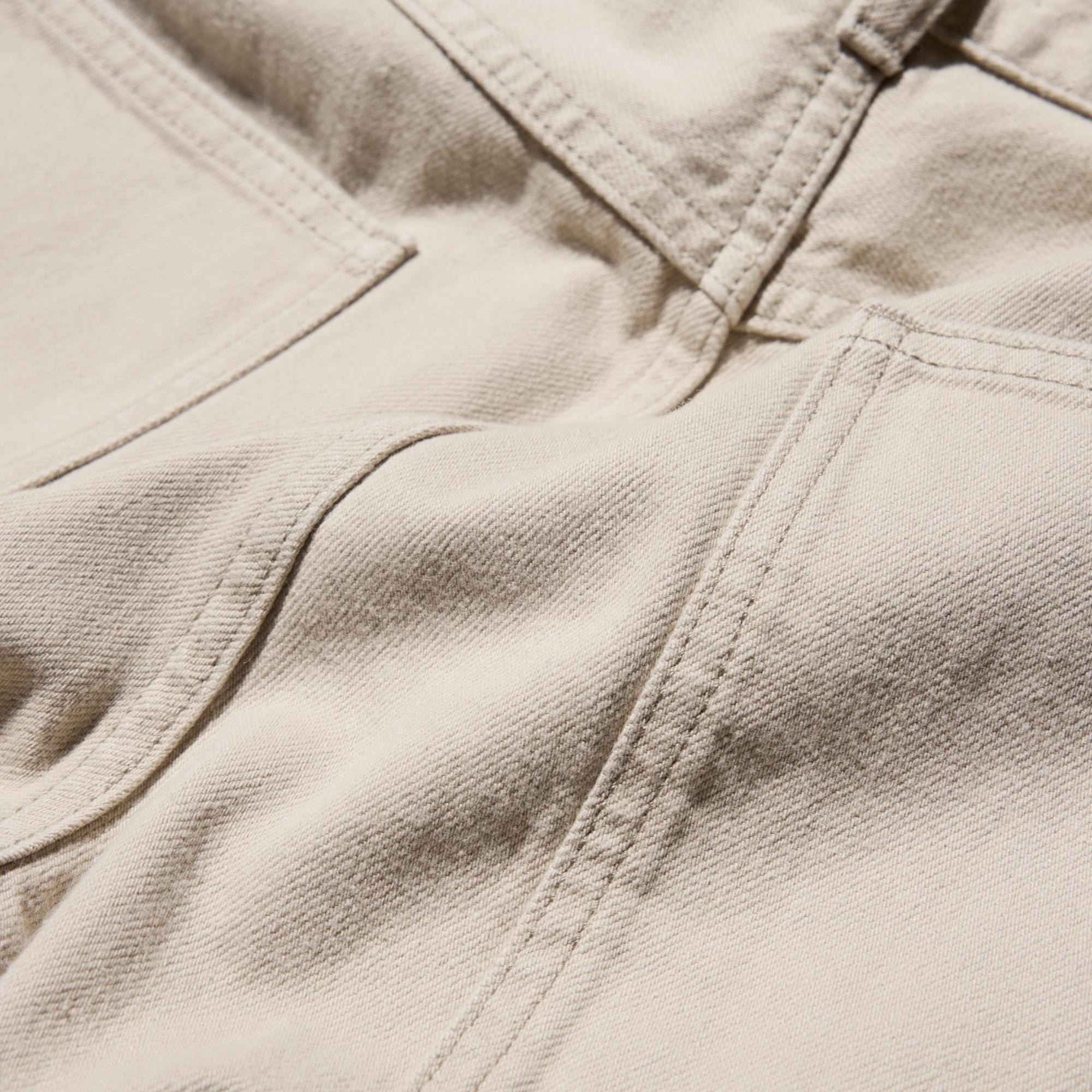 Contrast color stitching creates a casual feel. Woven with cotton slub yarn for a casual look and a durable texture. Perfectly thick denim with a distinctive washed look.