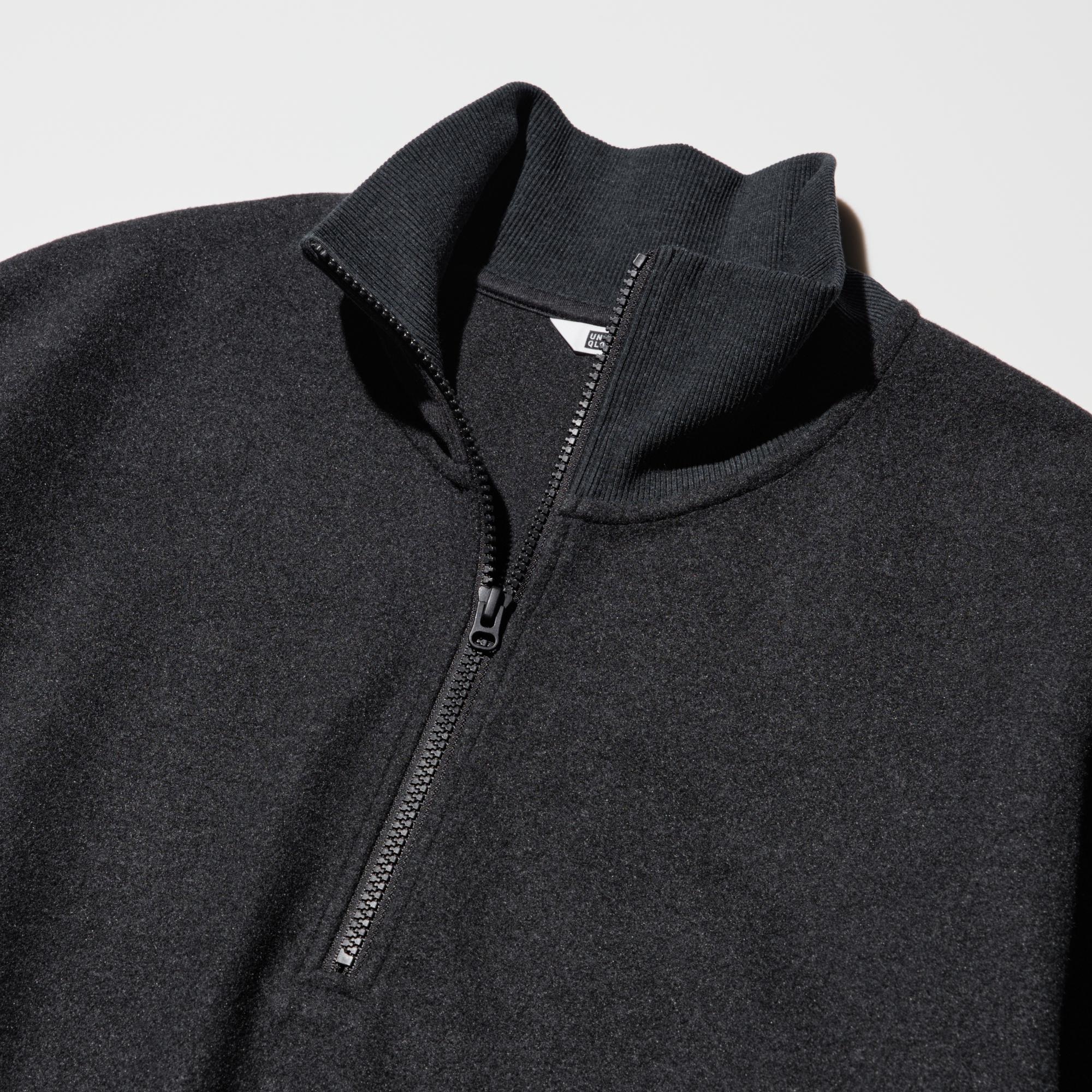 Sporty half-zip design in a versatile relaxed silhouette. High collar in ribbed fabric.