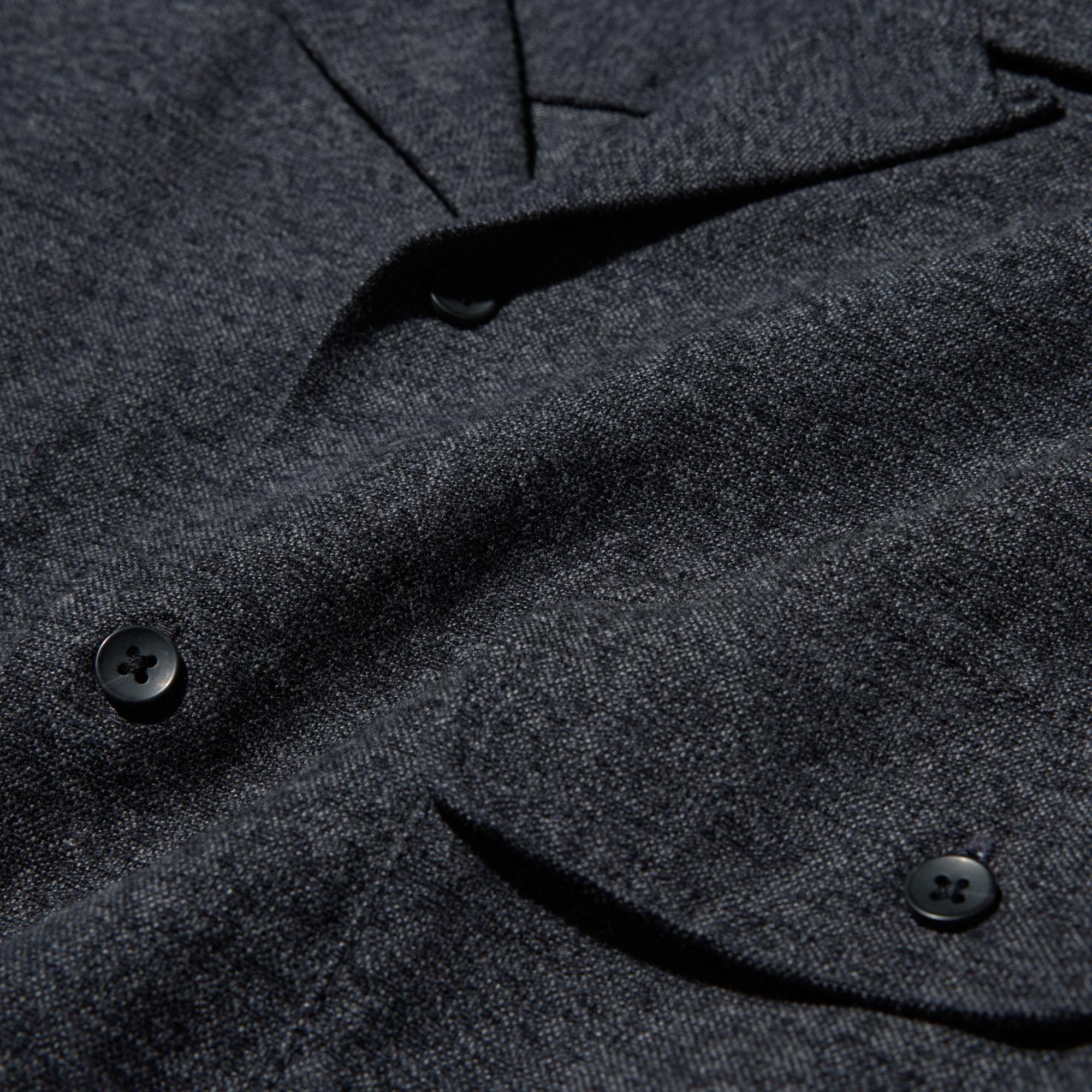 Distinctive color and texture, ideal for wearing as an overshirt. Warm brushed fabric.