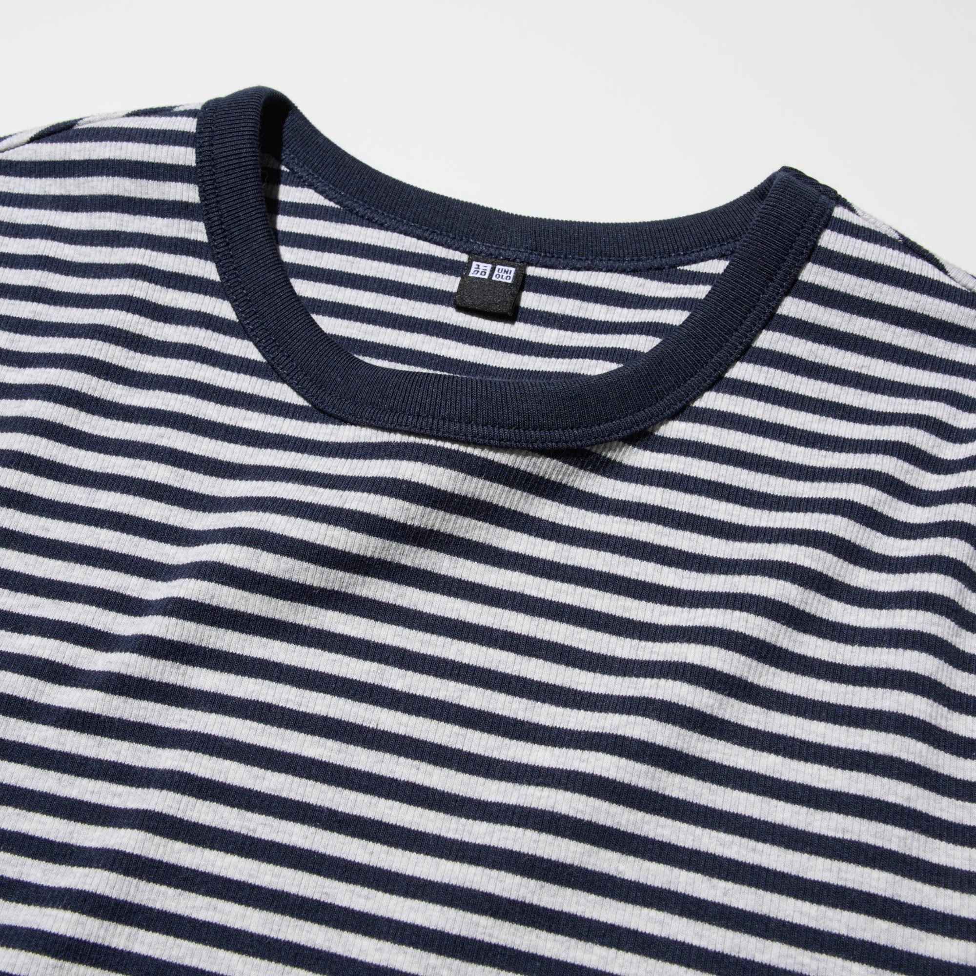 Versatile crew neck design.