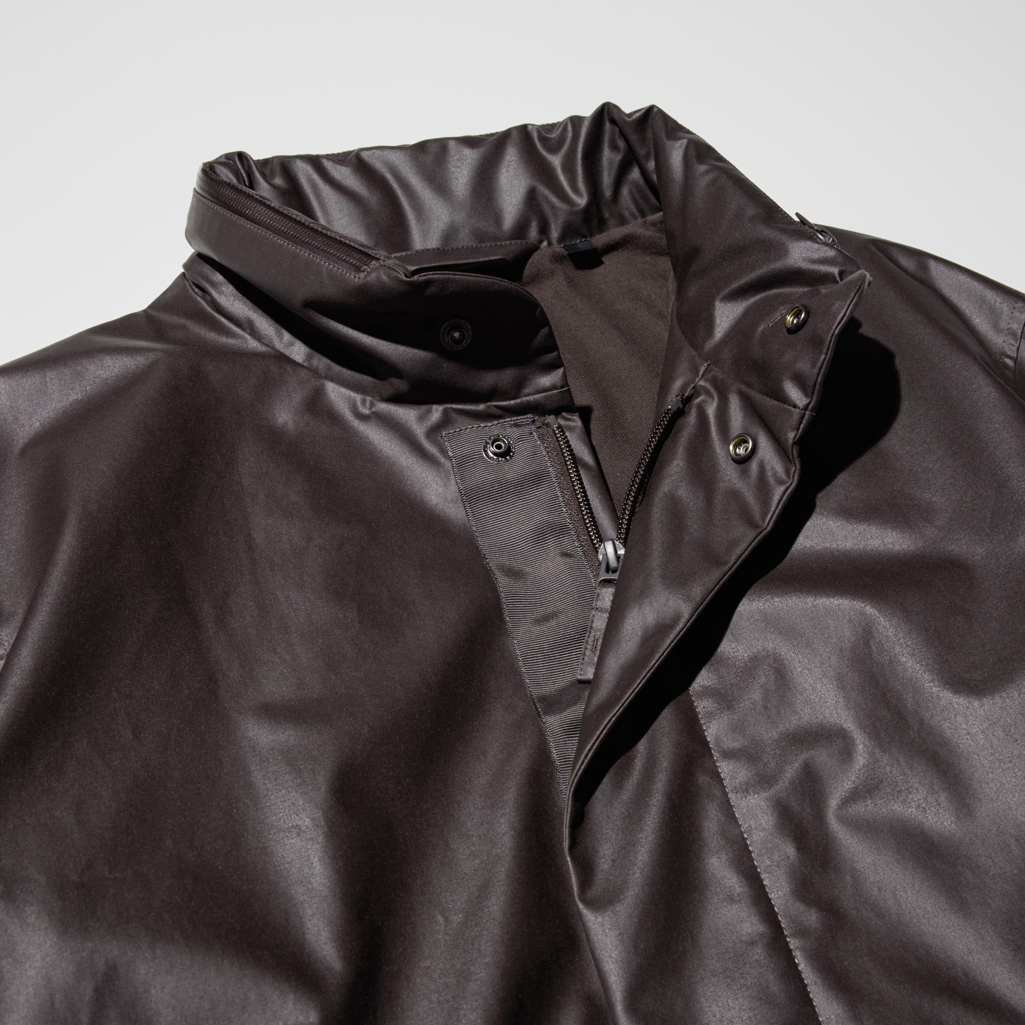 Short jacket in a boxy silhouette. Slide fastener and snap button fastening.