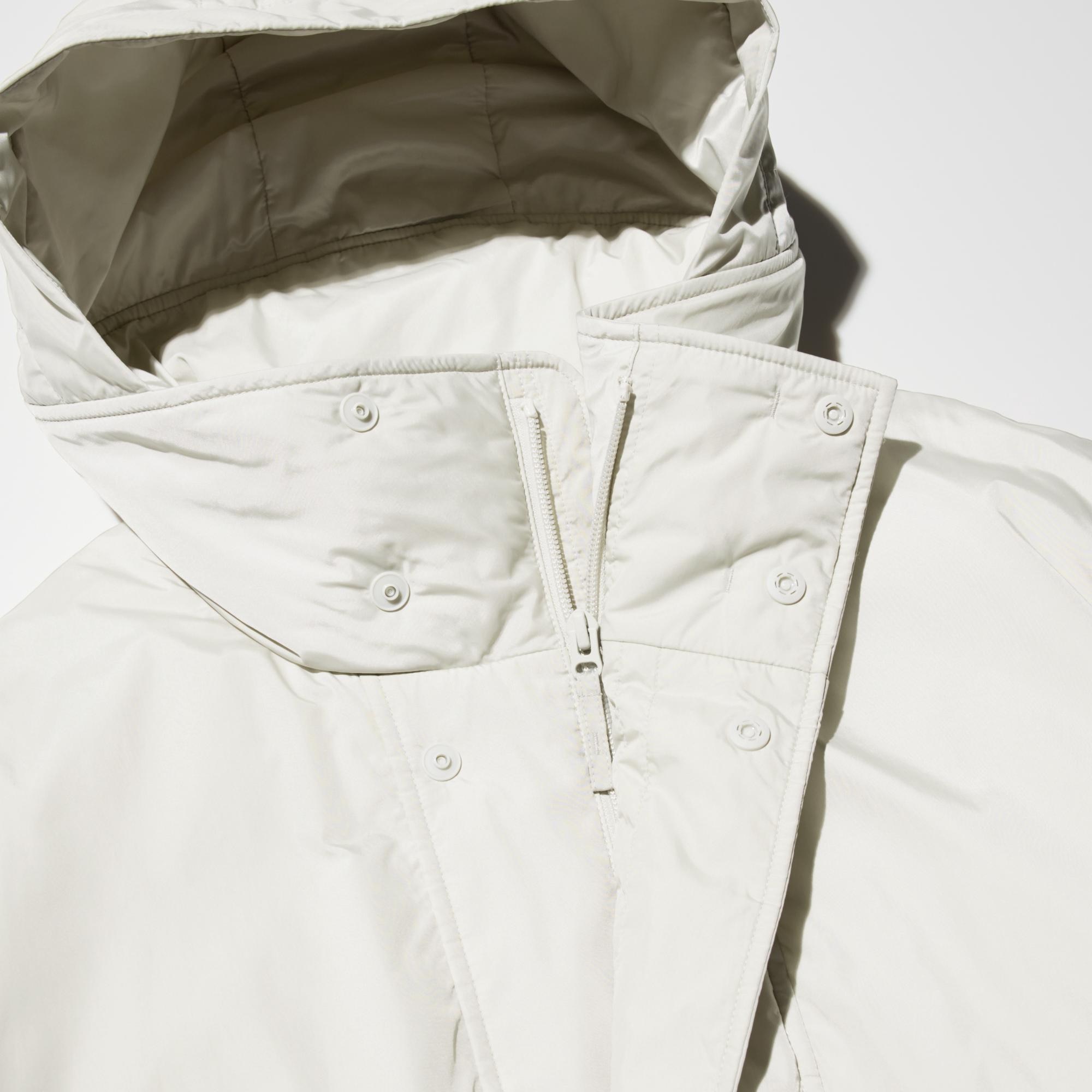 Cocoon silhouette without quilting. Slide fastener and snap button fastening.