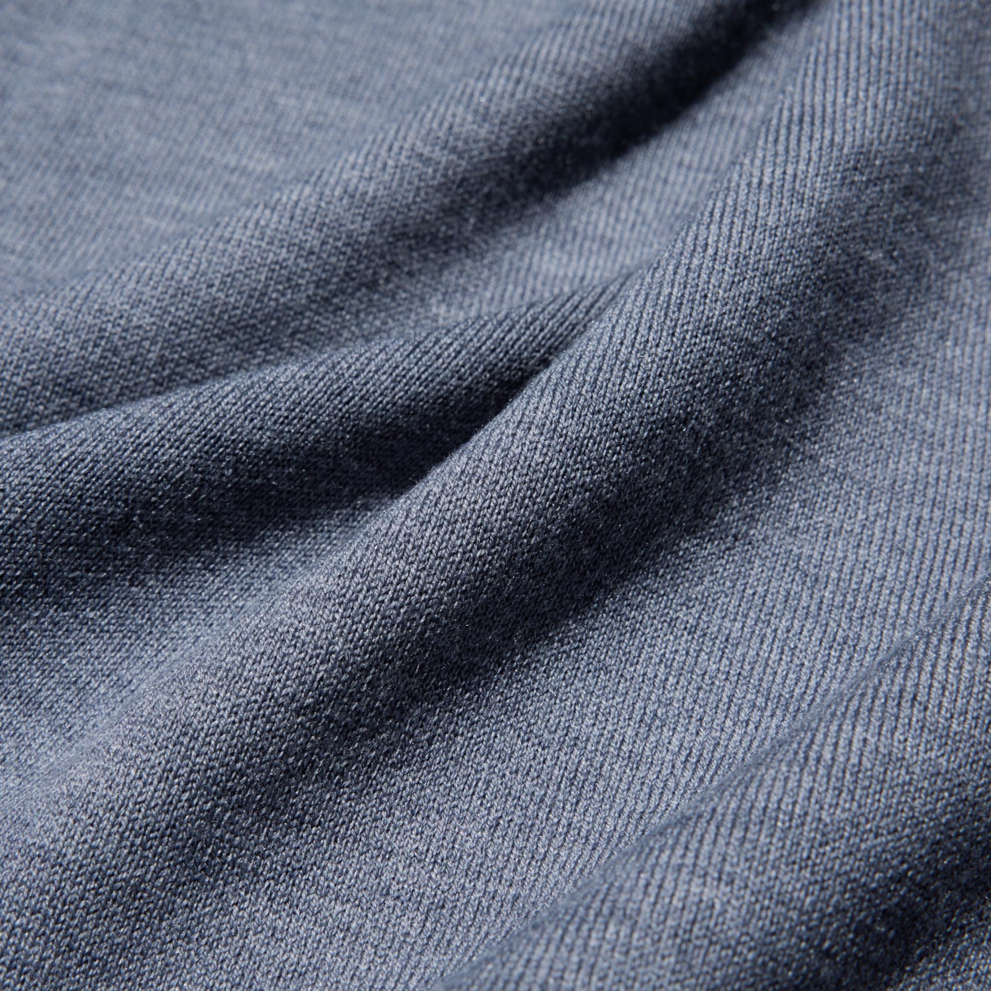 Warm and comfortable high-gauge double-faced jersey material made from premium Merino wool blended with polyester and acrylic on the outside, combined with a cotton-viscose blend on the inside.