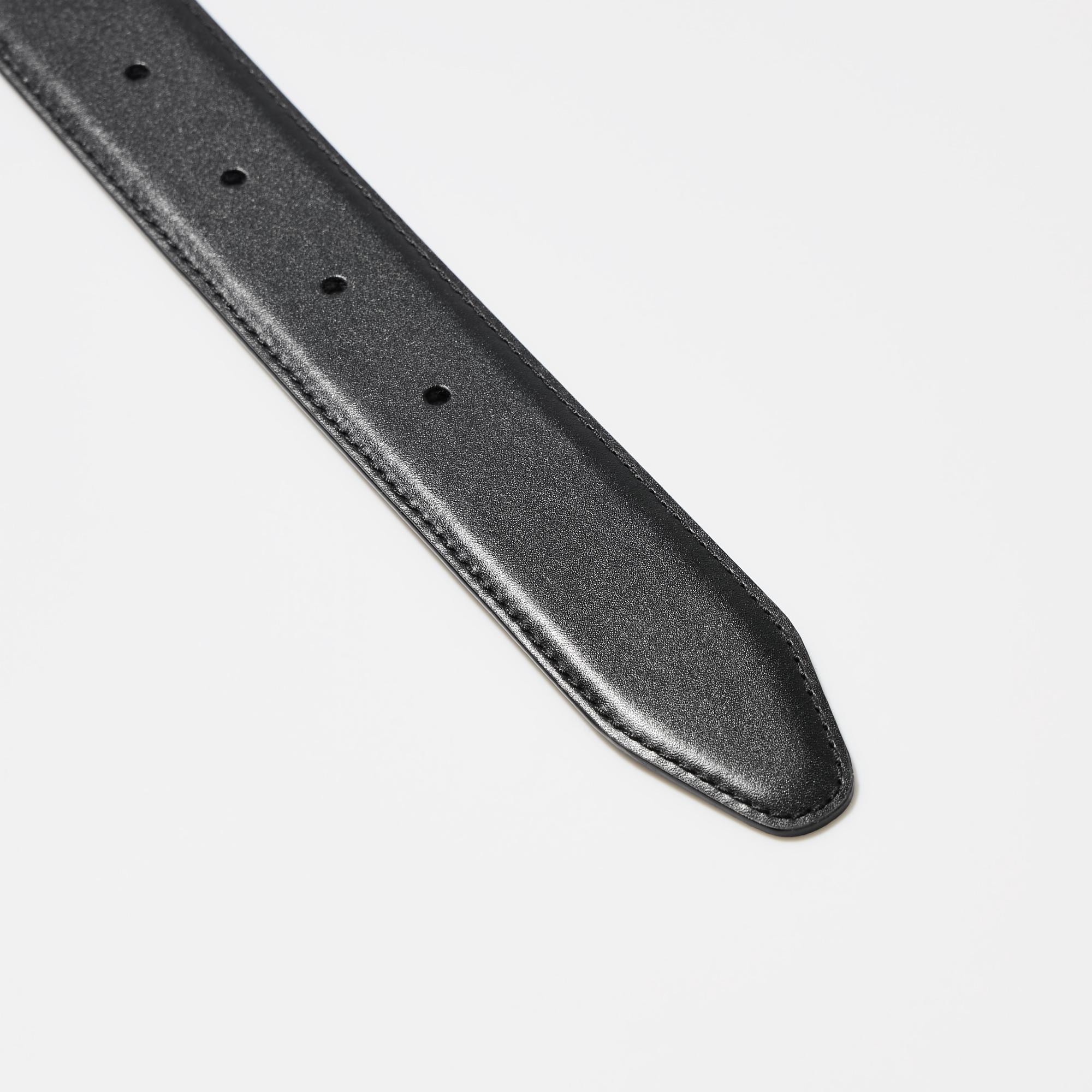 Smooth leather and exquisite stitching for a premium look.