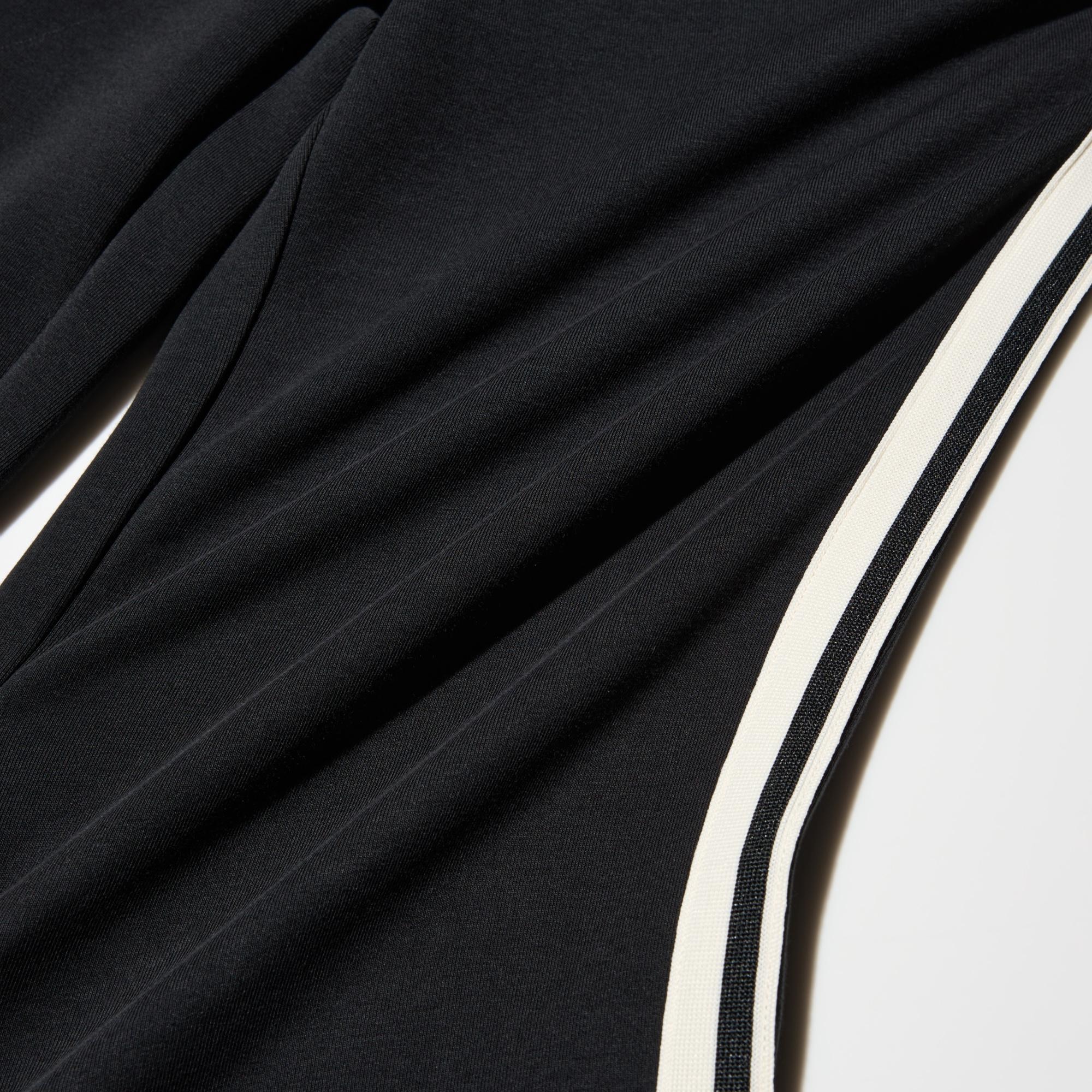 Incredibly stretchy Ultra Stretch fabric for comfort and easy movement.