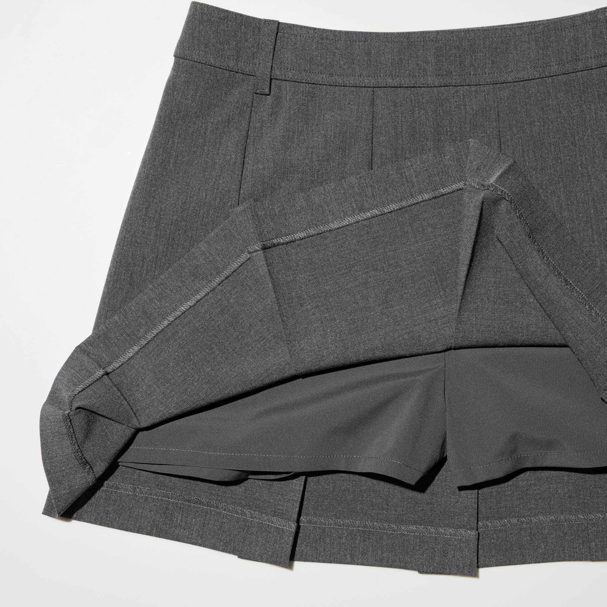 Combines a skirt look with a shorts-style lining on the inside for peace of mind.