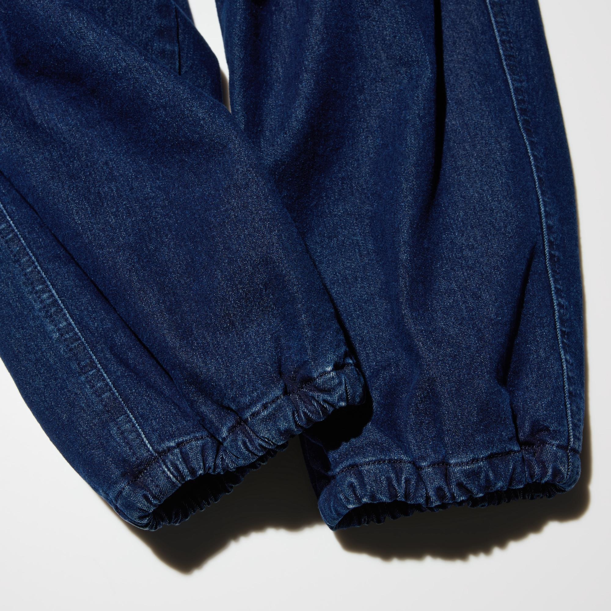 Tapered hems keep cold air out.