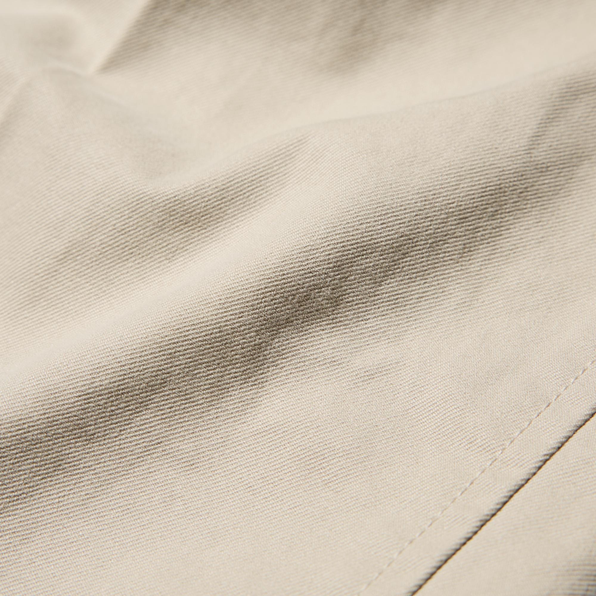 Straight cut. Cotton twill fabric.