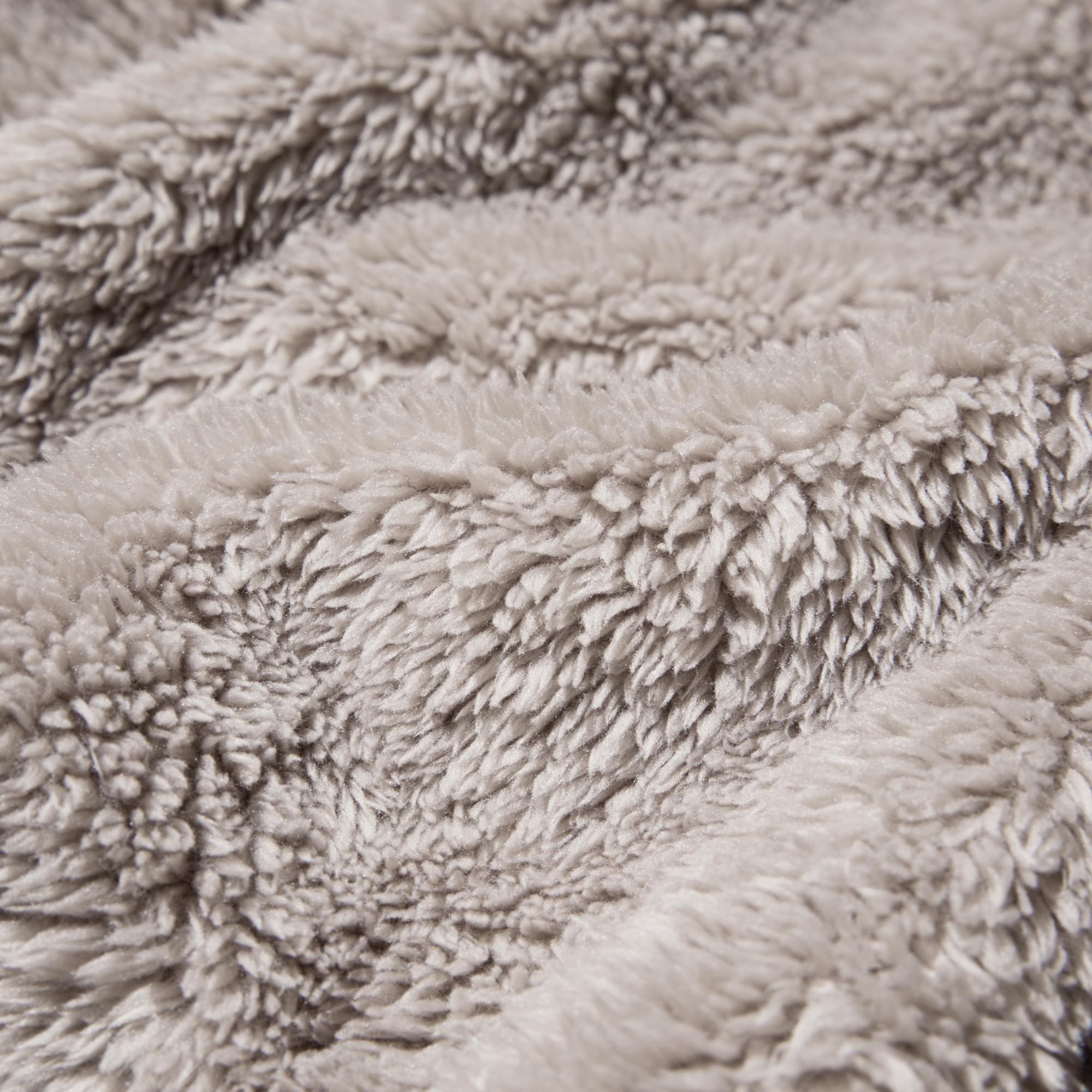 The thick, long-pile fleece fabric is light, soft, warm, and easy to care for.
