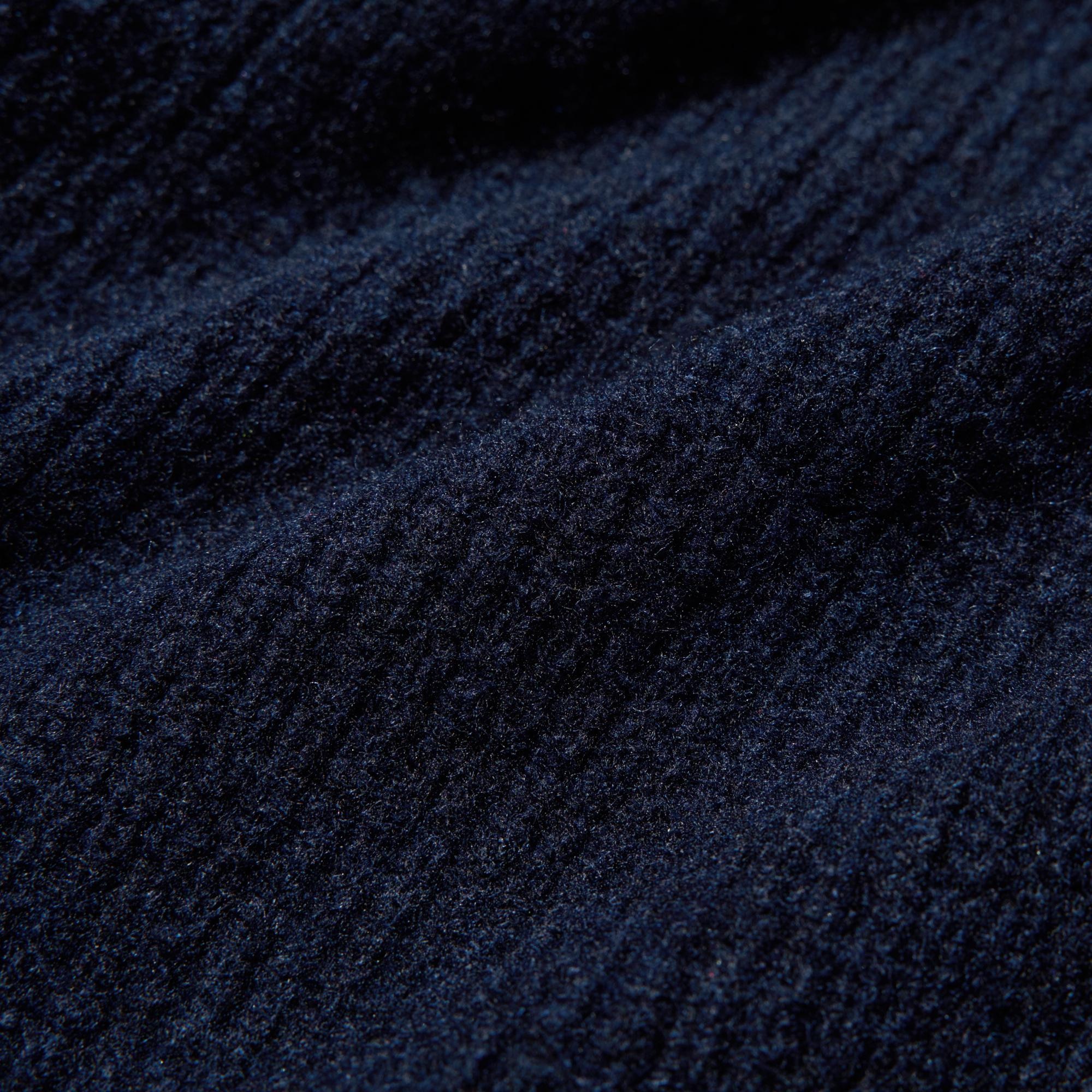 Soft ribbed knit with a fluffy yarn, non-itch feel.