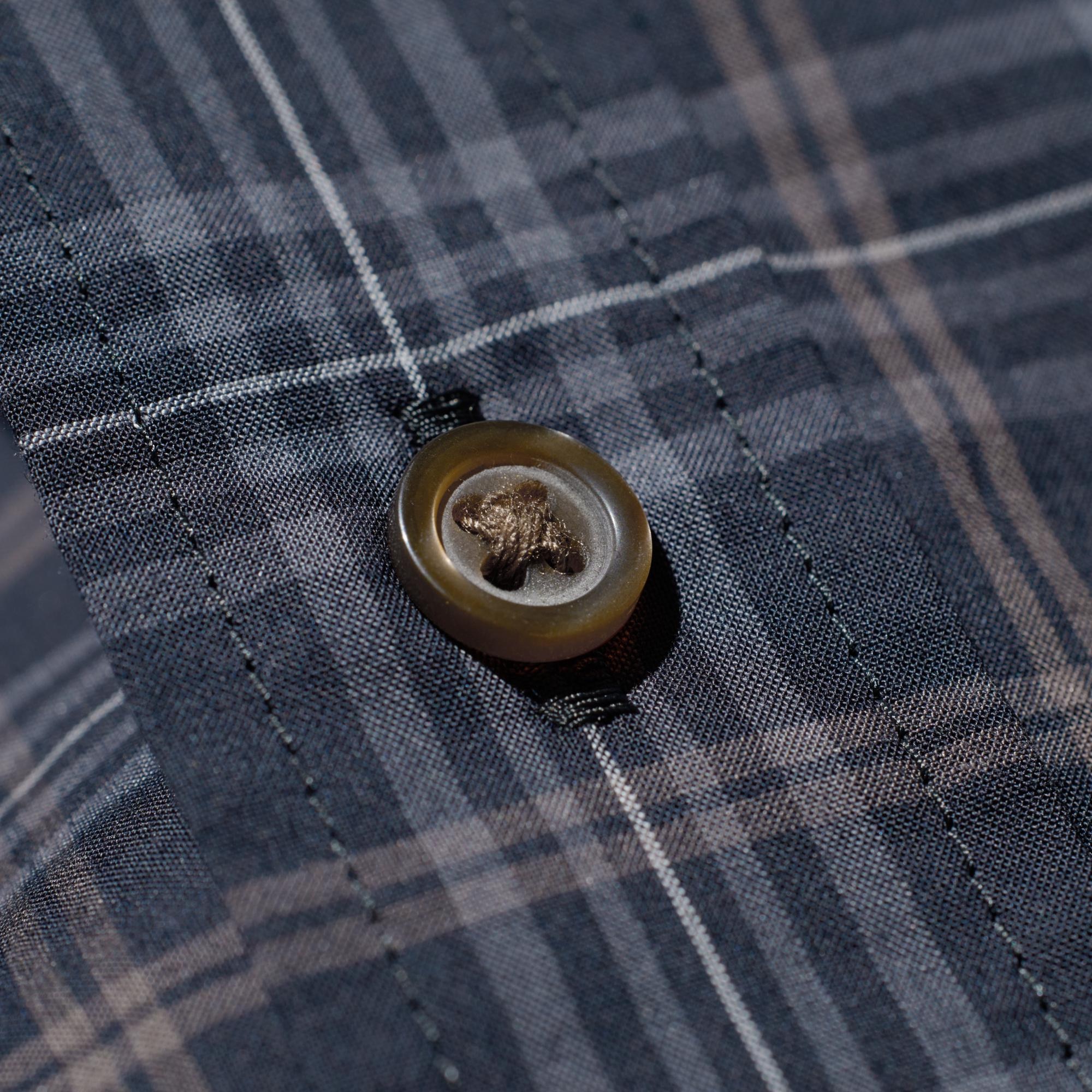Buttons with rounded edges for easy fastening.