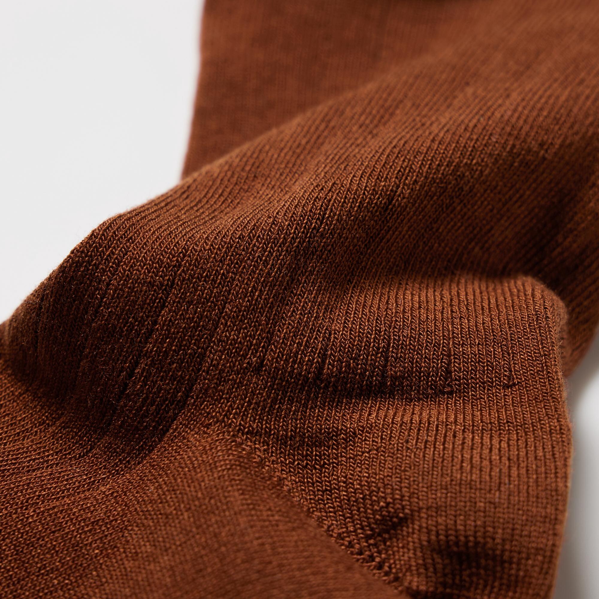 Special yarn neutralizes and deodorizes odors. The yarn retains its deodorizing properties even after washing.
  *The finish is not permanent. With odor control features.