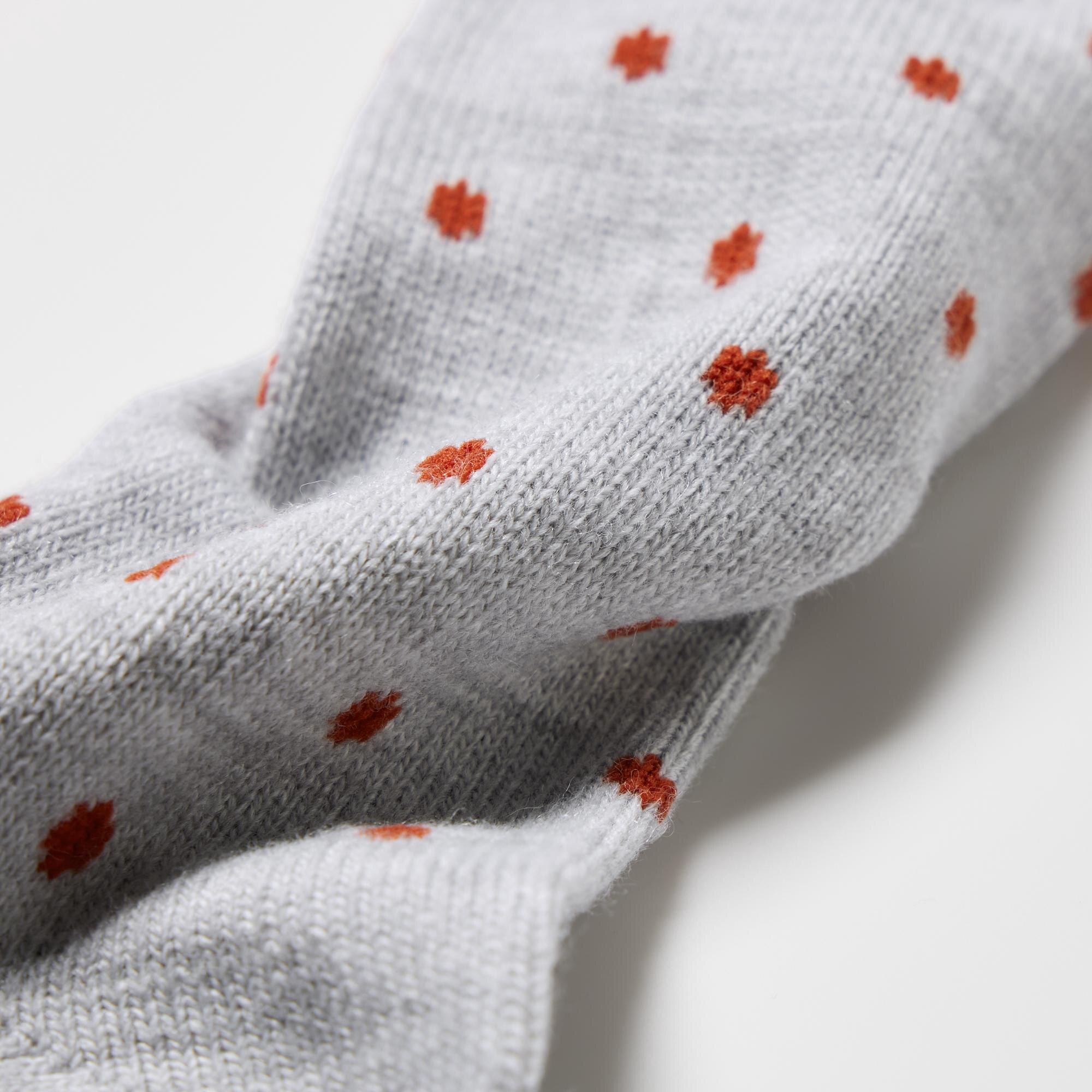Special yarn neutralizes and deodorizes odors. The yarn retains its deodorizing properties even after washing.
  *The finish is not permanent. With odor control features.