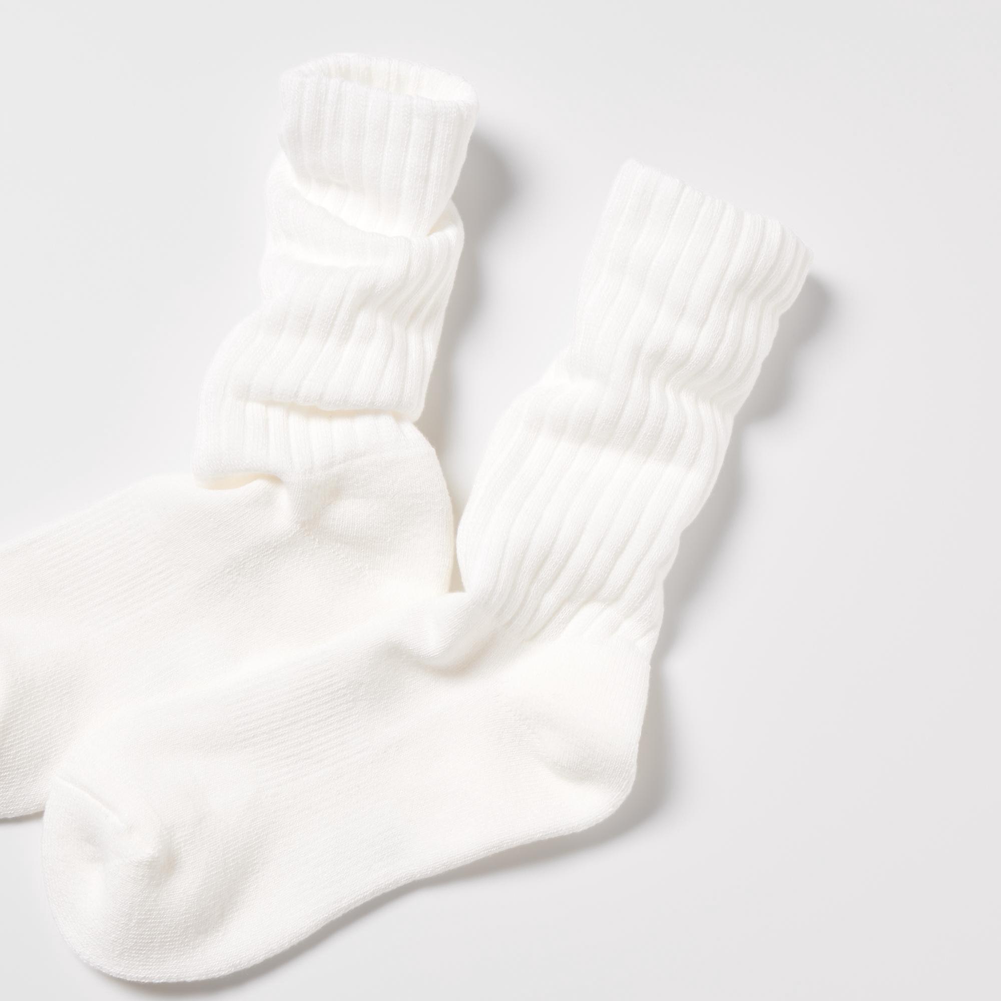 Loose socks for a slouched style. Thick fabric with pile soles, perfect for wearing with sneakers.
