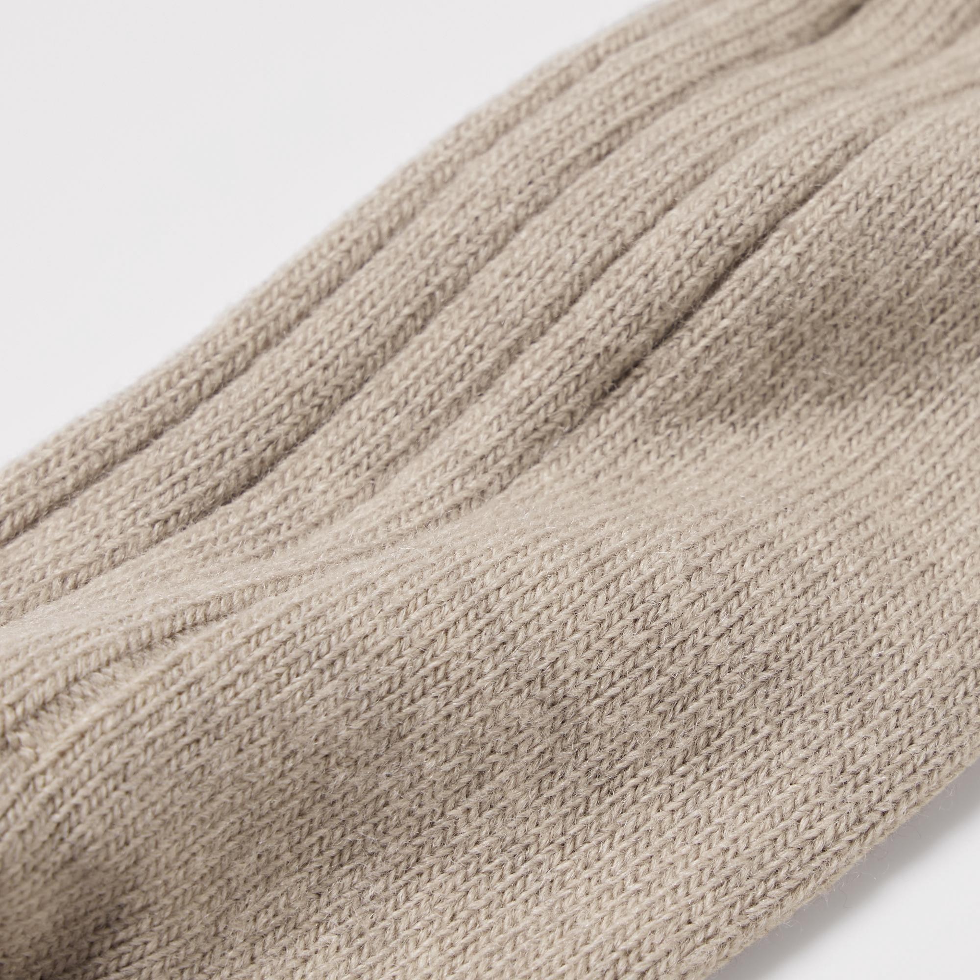 Special yarn neutralizes and deodorizes odors. The yarn retains its deodorizing properties even after washing.
  *The finish is not permanent. With odor control features.