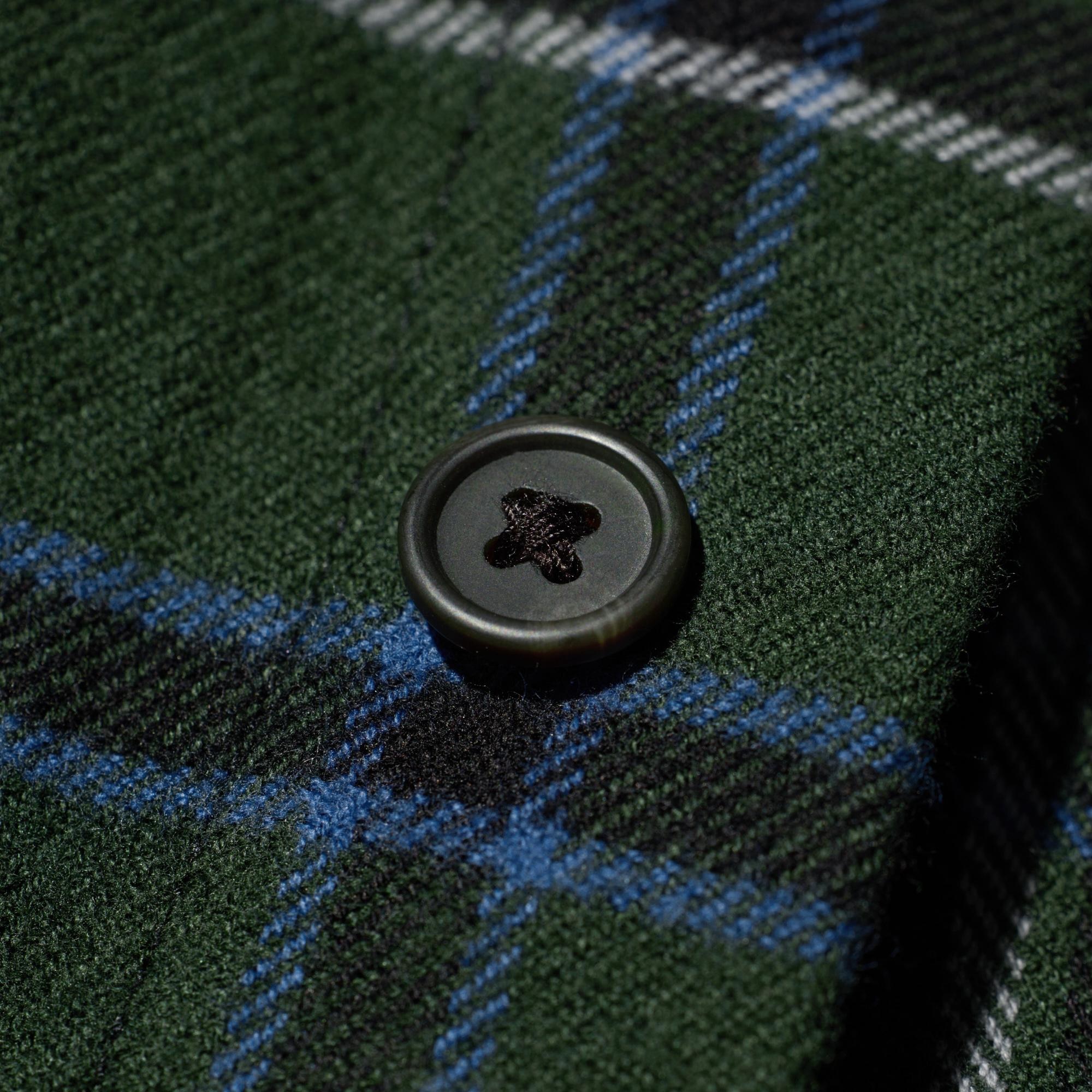 Rounded buttons for easy fastening.