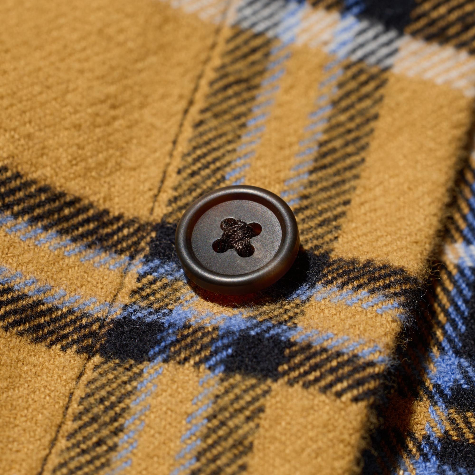 Rounded buttons for easy fastening.