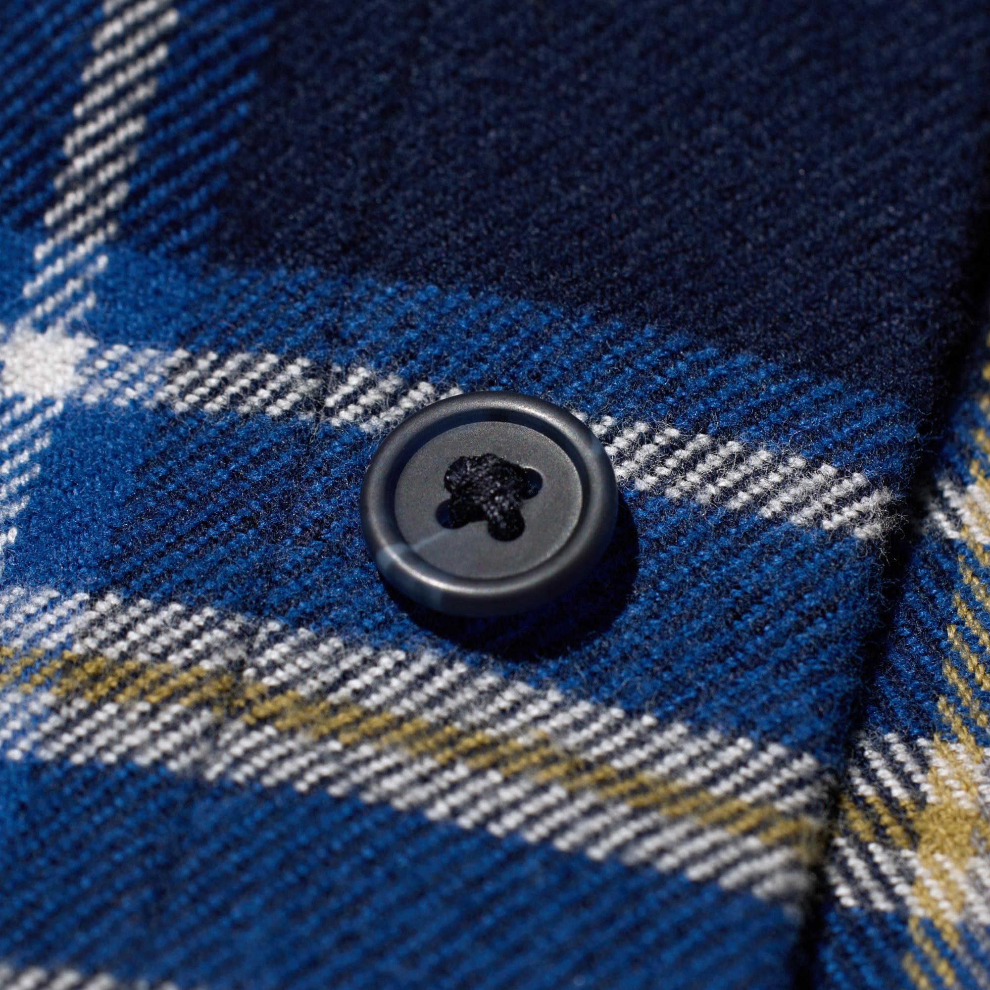 Rounded buttons for easy fastening.