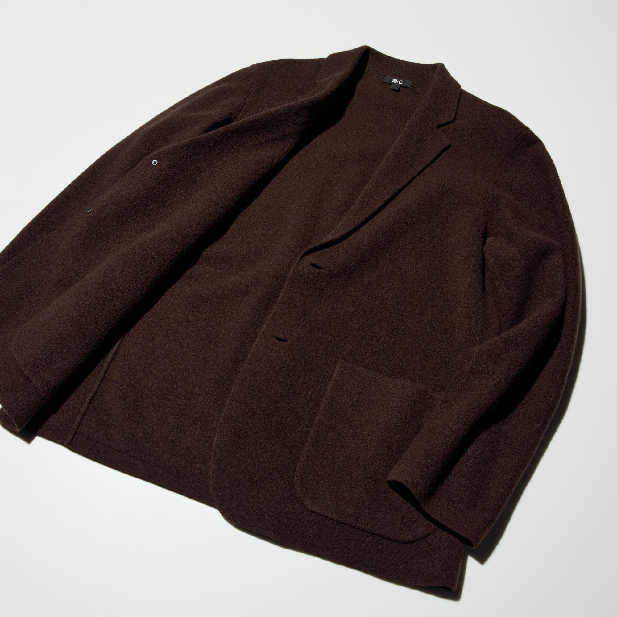 The knitted fabric is designed so that each part creates a contoured jacket silhouette. Thicker knitted fabric is used for the front body, and lighter knitted fabric is used for the sleeves and back to achieve a sleek form.