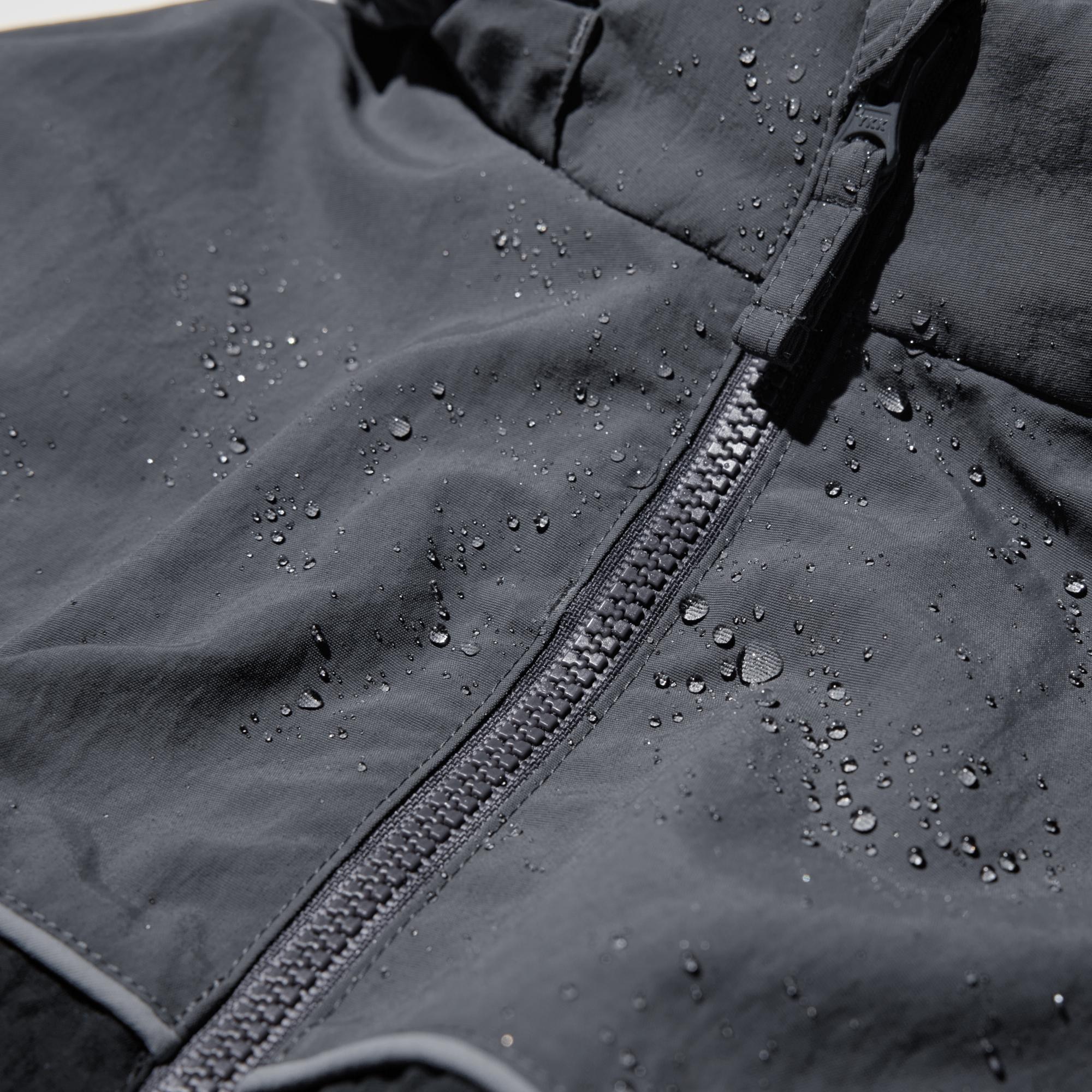 Water-repellent finish protects against light rain. *The fabric is coated with a water-repellent agent so the effect lasts longer. The finish is not permanent.