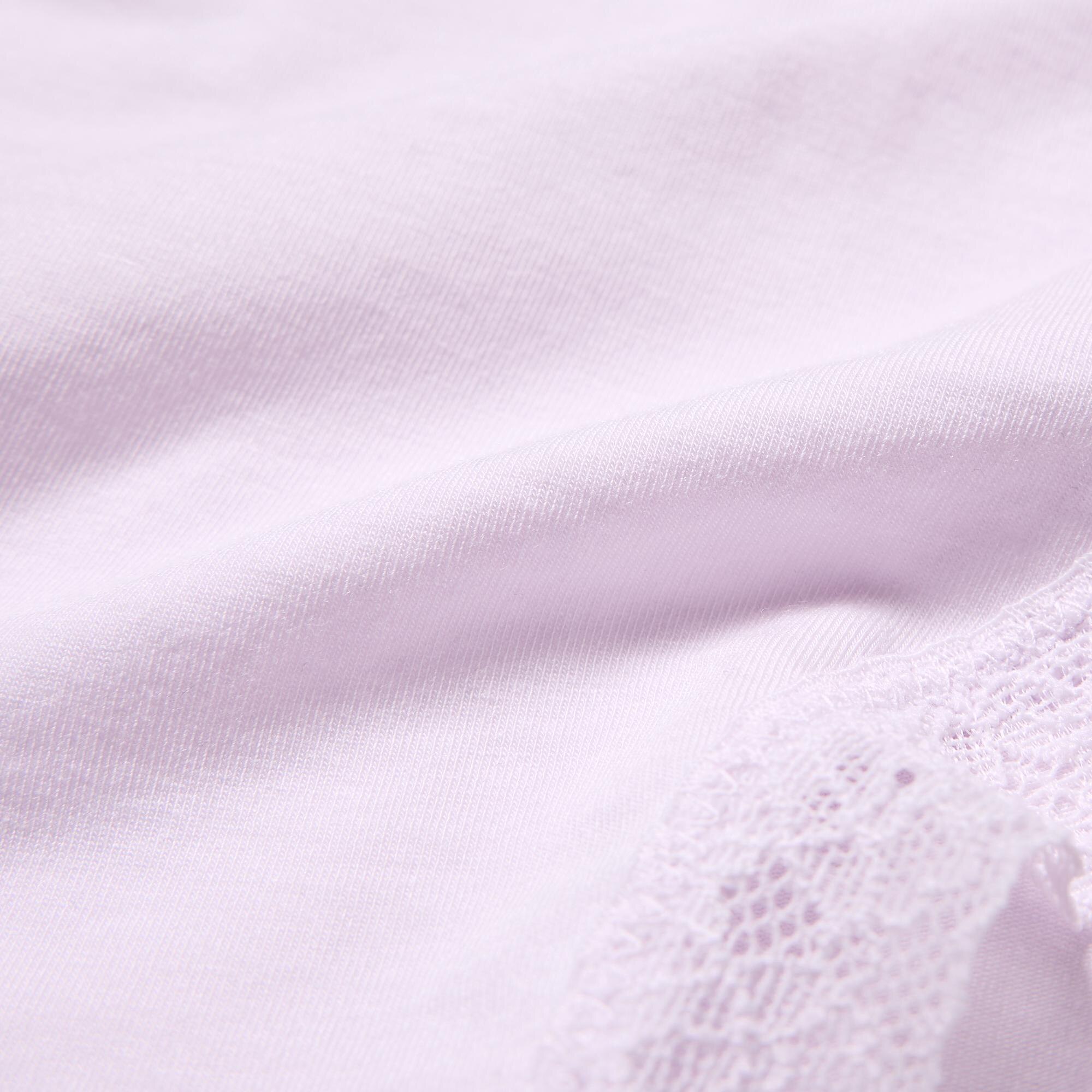 A blend of naturally derived ultra-fine modal and cotton for a smooth, delicate feel. Cotton blend gusset.