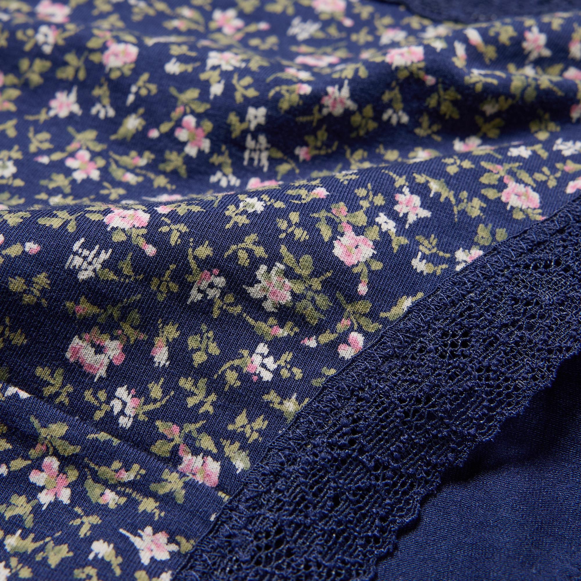 A blend of naturally derived ultra-fine modal and cotton for a smooth, delicate feel. Cotton blend gusset.
