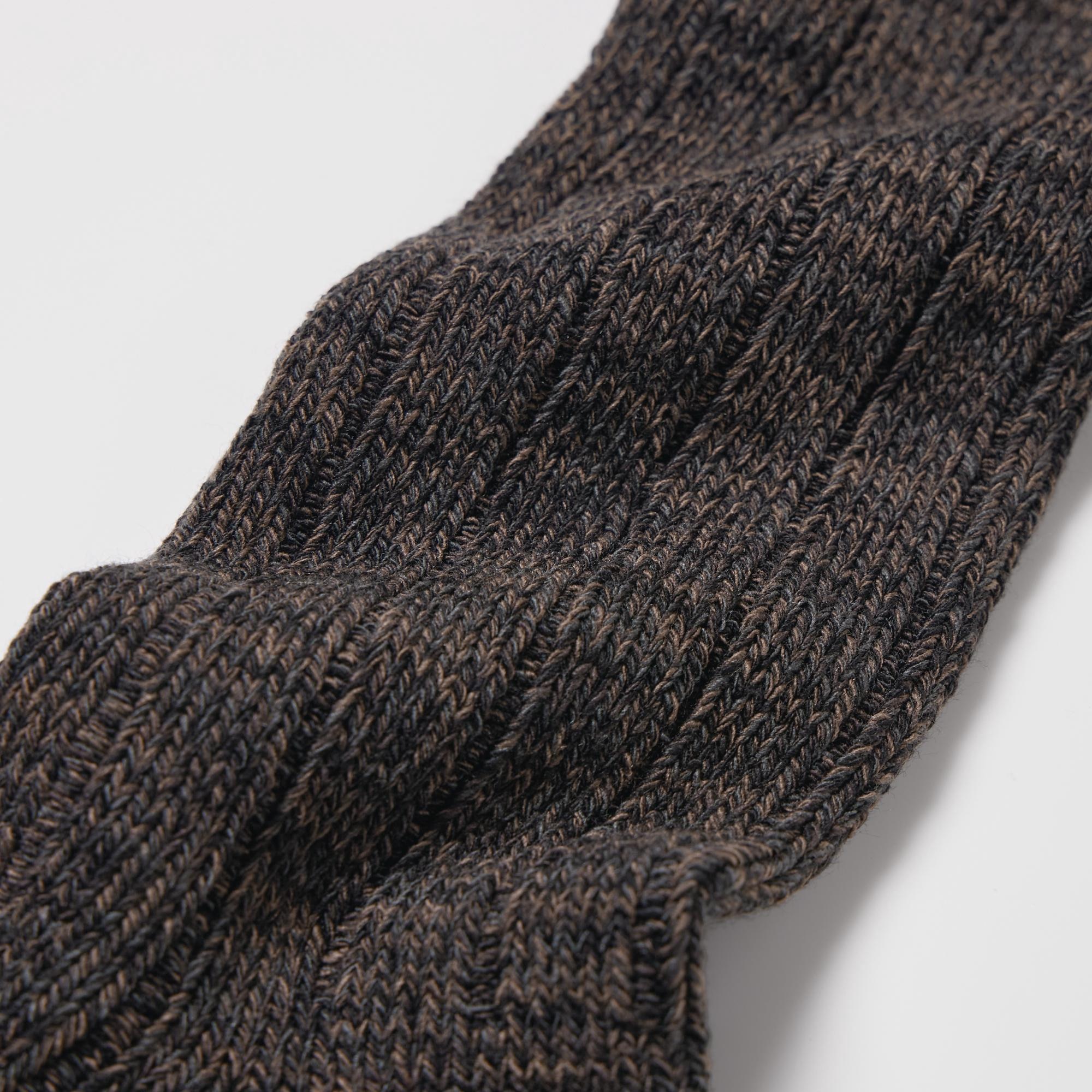 The same thickness as conventional socks with extra warmth.