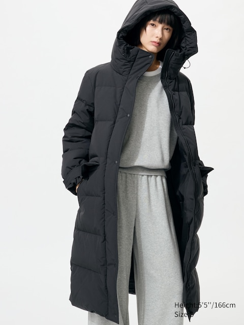 Длинное ультратеплое пуховое пальто Uniqlo черного цвета