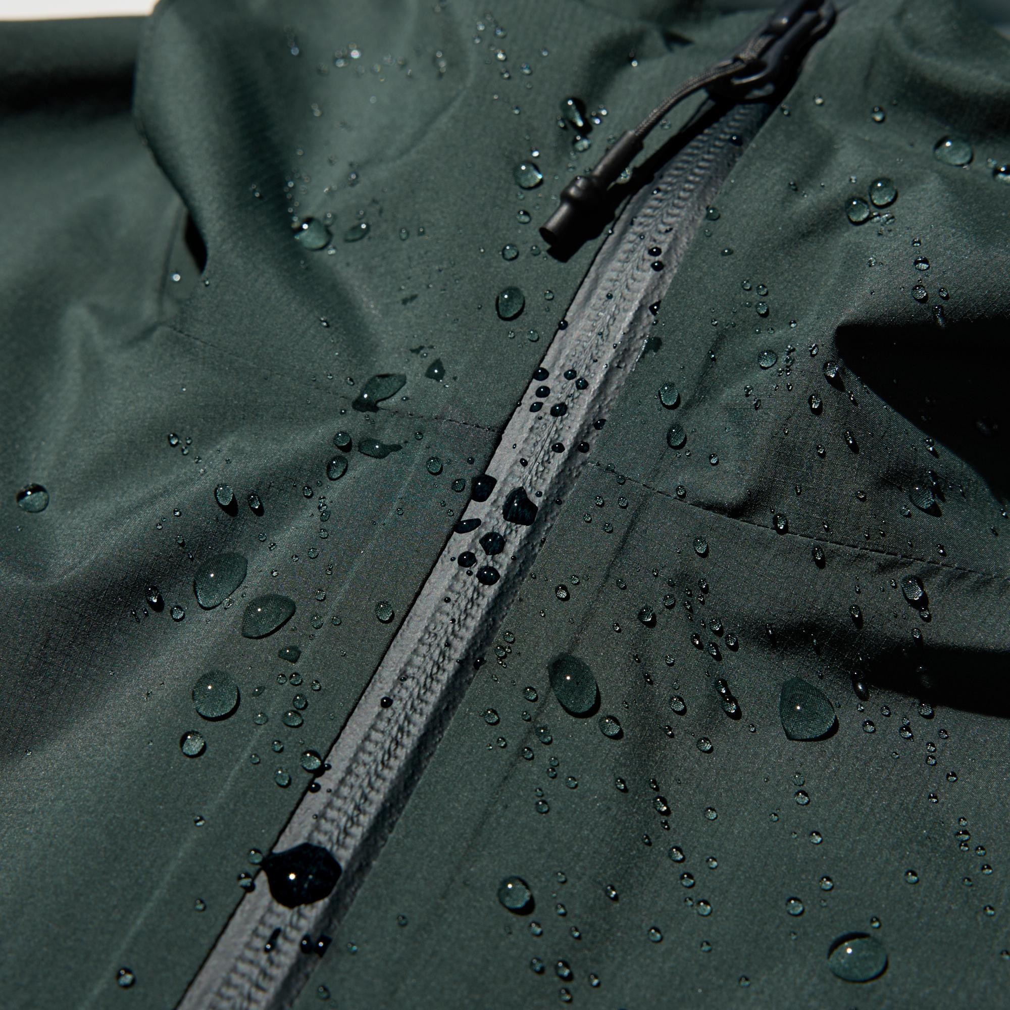Windproof and water-repellent fabric. Water-repellent finish protects against light rain. Made without perfluorinated chemicals (PFAS). *The fabric is coated with a water-repellent agent so the effect lasts longer. The finish is not permanent. Designed with a waterproof fastener at the front and hip pockets to keep water out. *The fabric is not completely waterproof.
