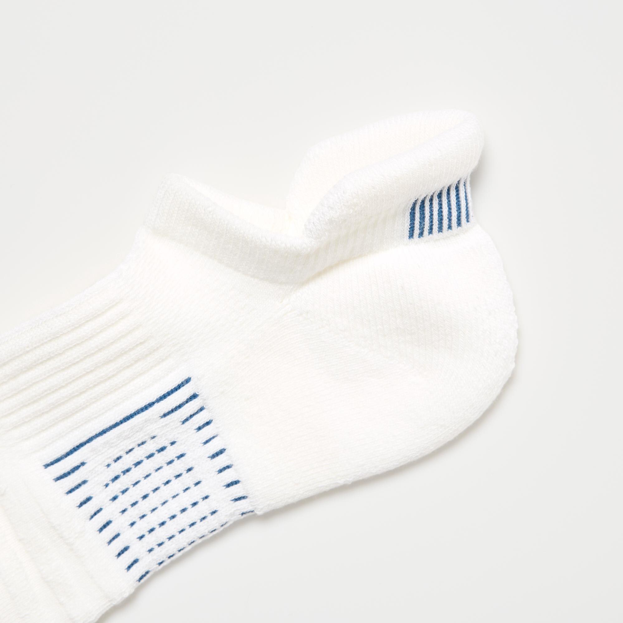 Gentle elastic at the ankle for a comfortable, non-constrictive fit.