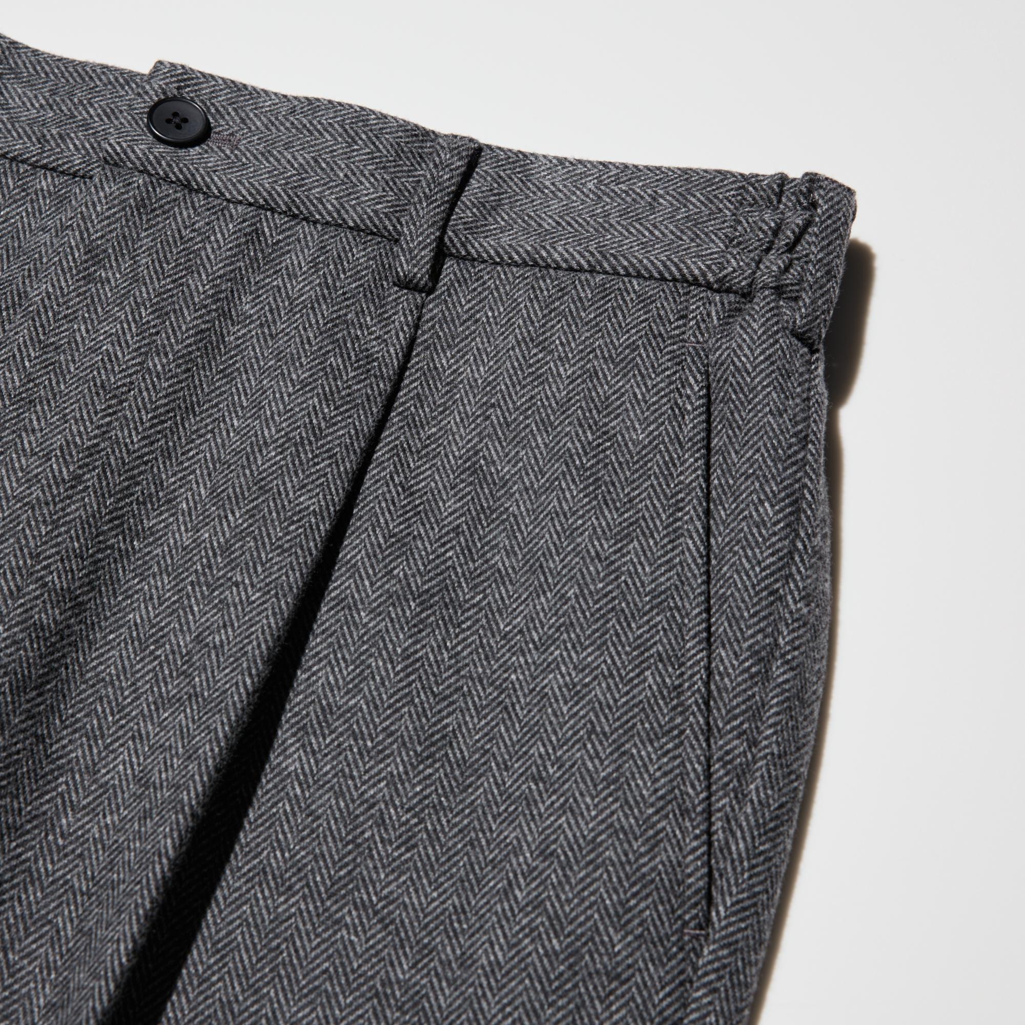 Comfortable elastic waist.