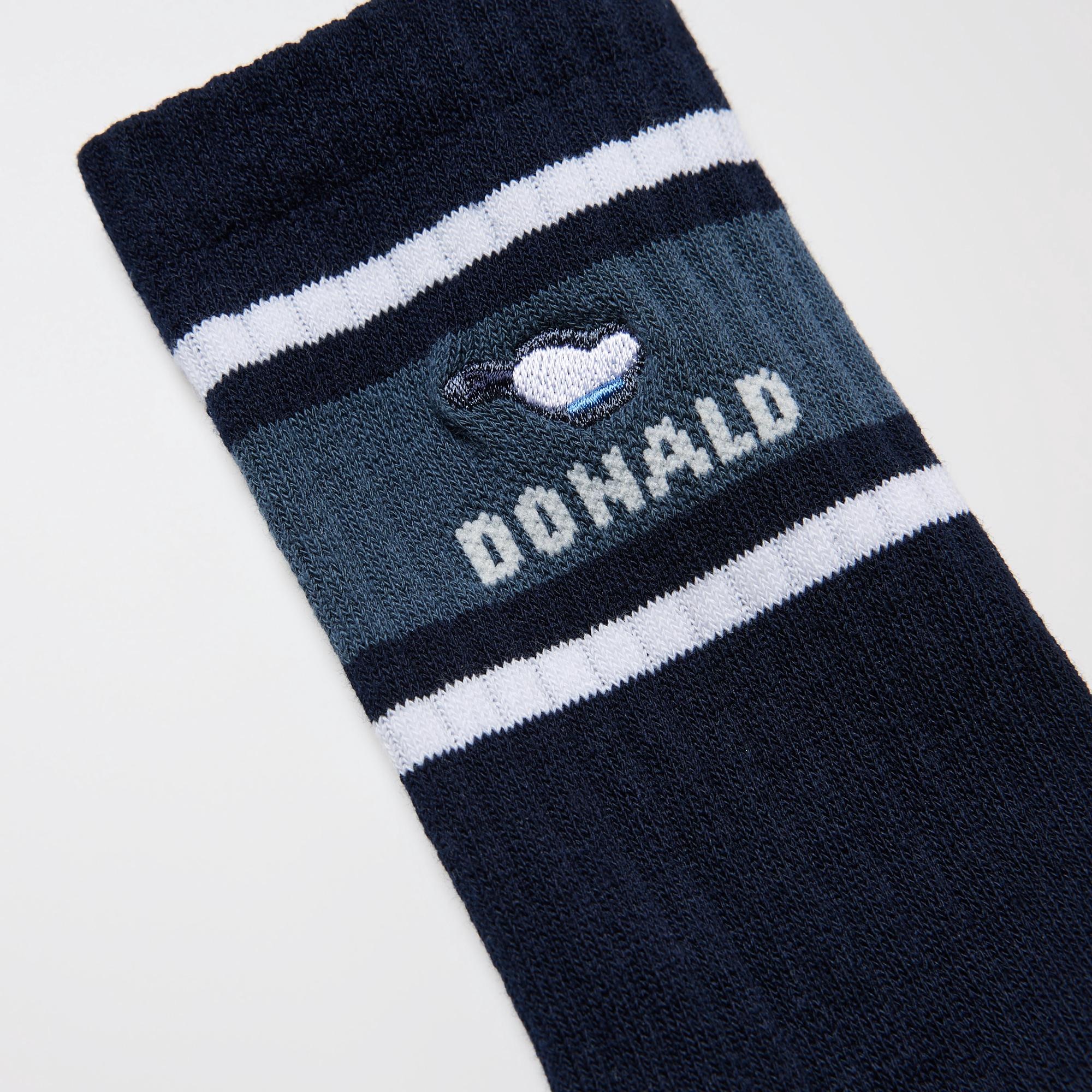 Special yarn neutralizes and deodorizes odors. The yarn retains its deodorizing properties even after washing. *It is not permanent.