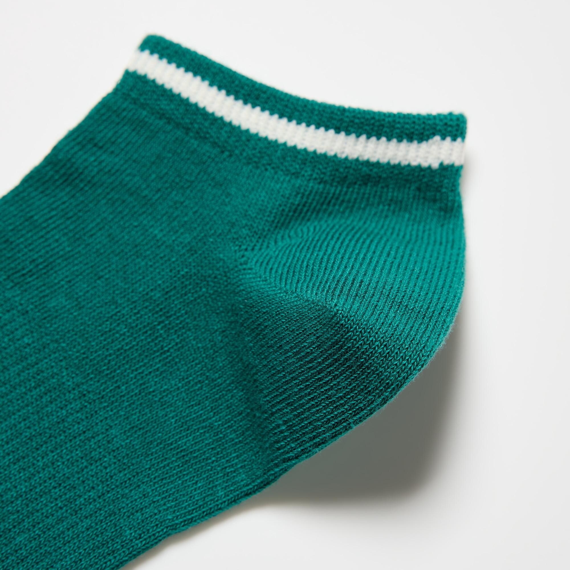 Three-dimensional design for a snug fit at the heel.