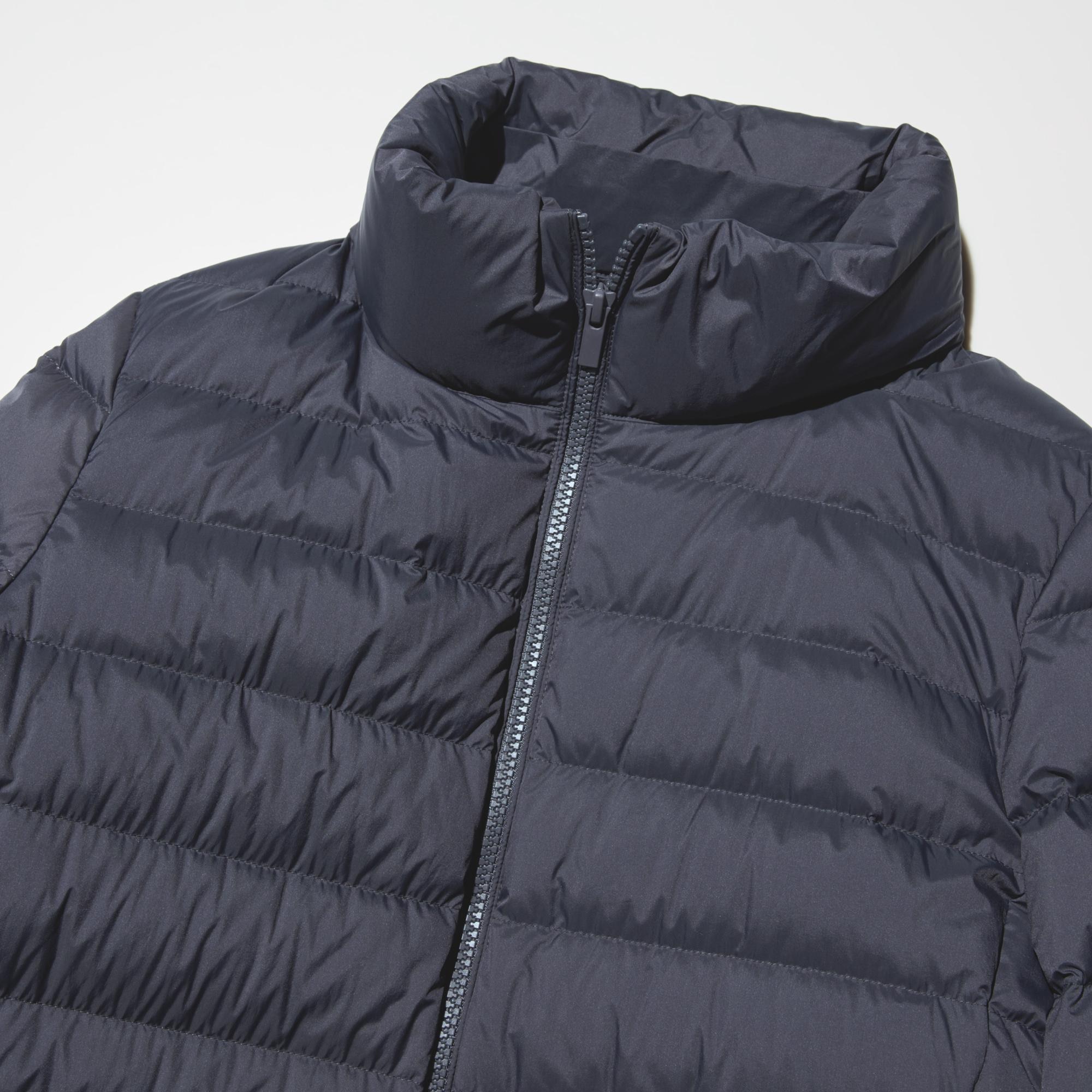 Two-way design with a removable hood that can be stowed away or used as a stand collar.