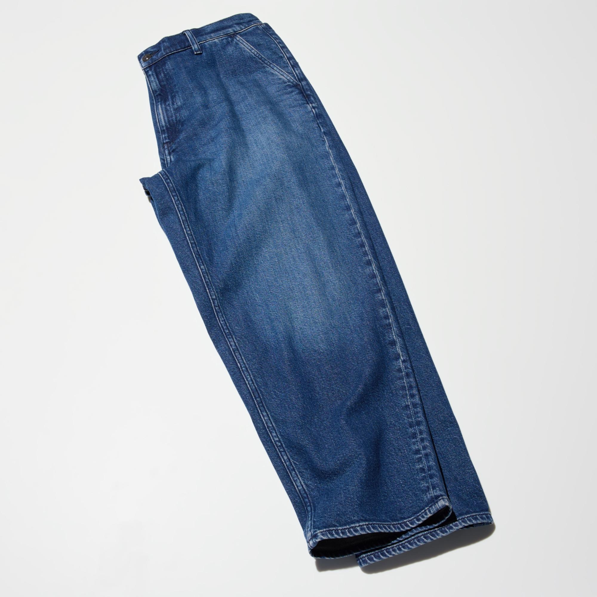 The wide silhouette has plenty of room, while the tapered ankle length creates a sleek look.