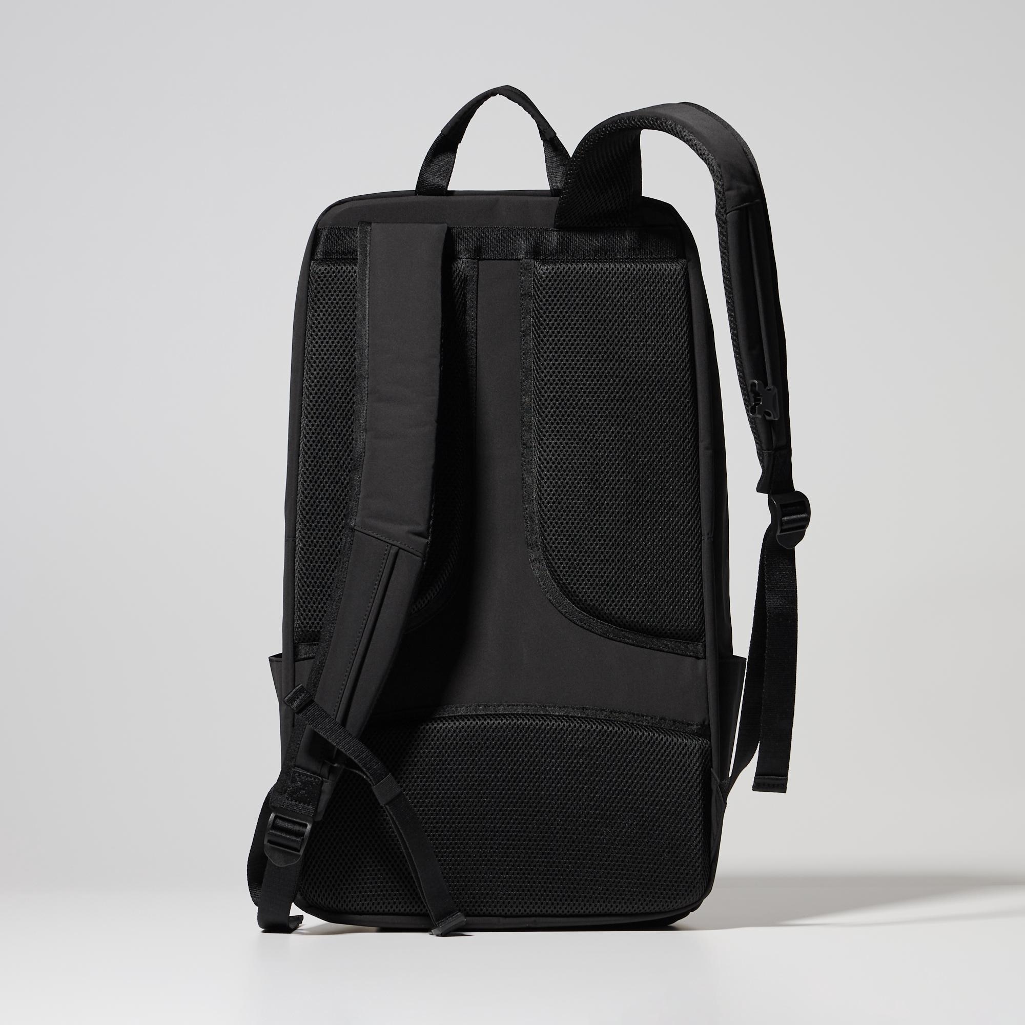 Jointly developed with Swedish athletes. Cushioned and breathable fabric on the straps and back for comfortable carrying.