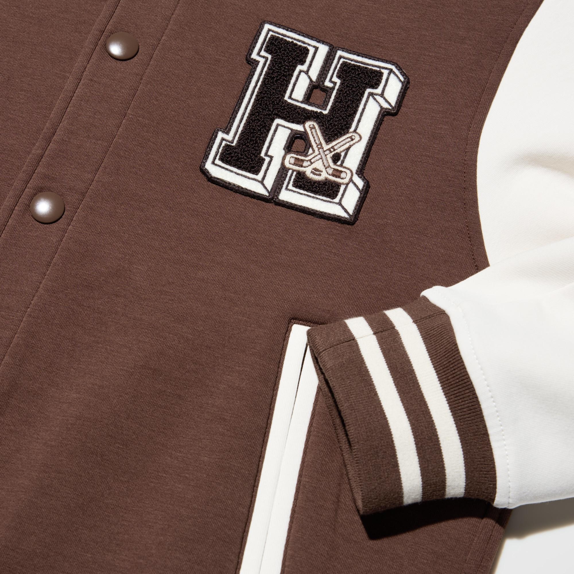 With a sports-themed patch. Ribbed design with sporty stripes.