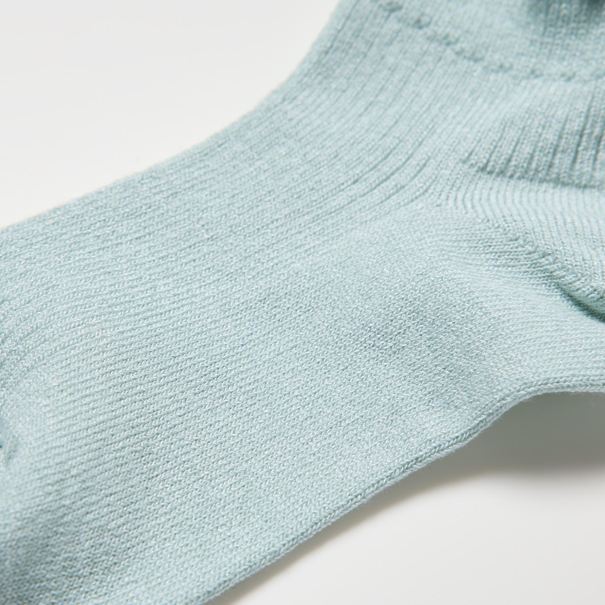 Special yarn neutralizes and deodorizes odors. The yarn retains its deodorizing properties even after washing. *Not permanent.
