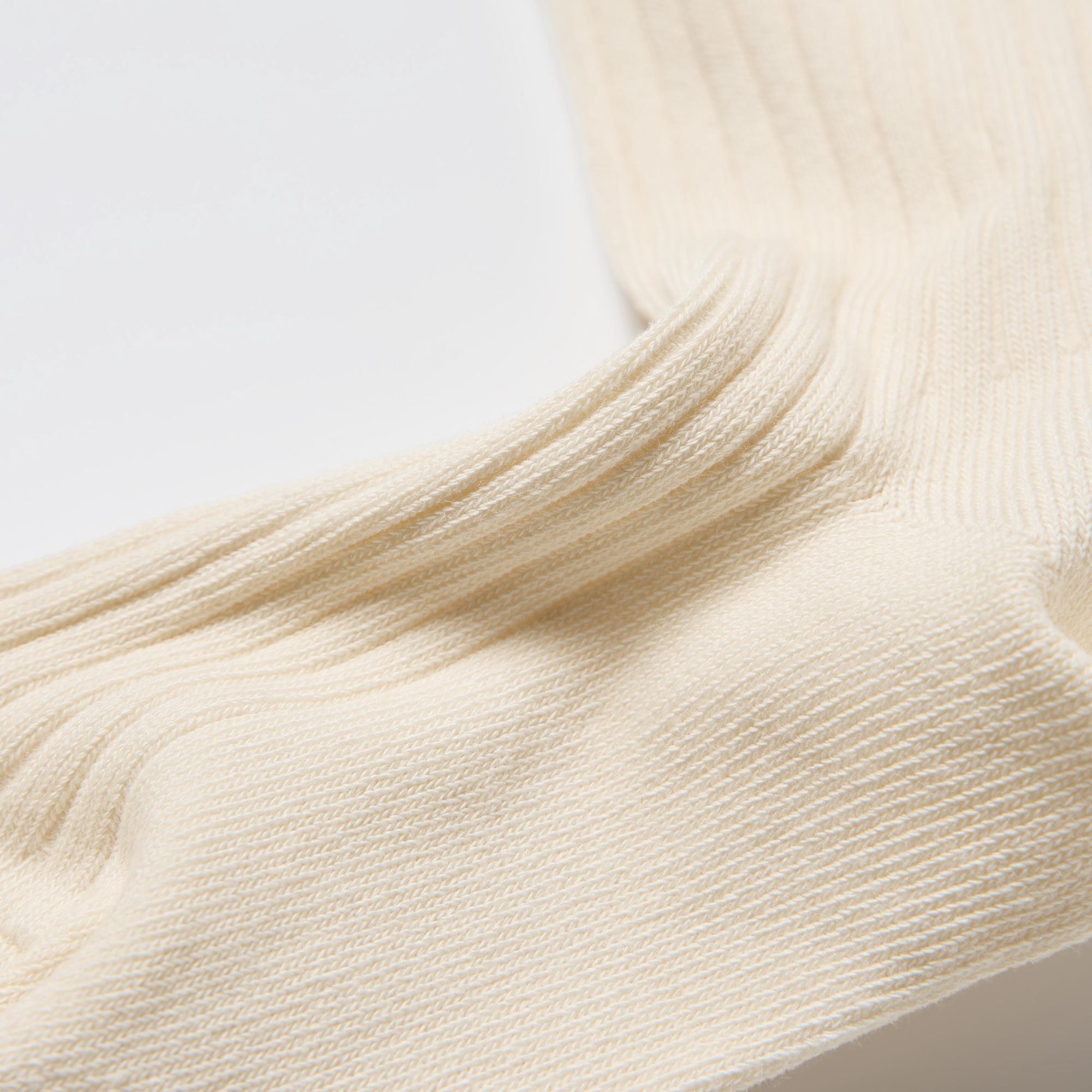 Cotton outer yarn provides a smooth and comfortable texture.