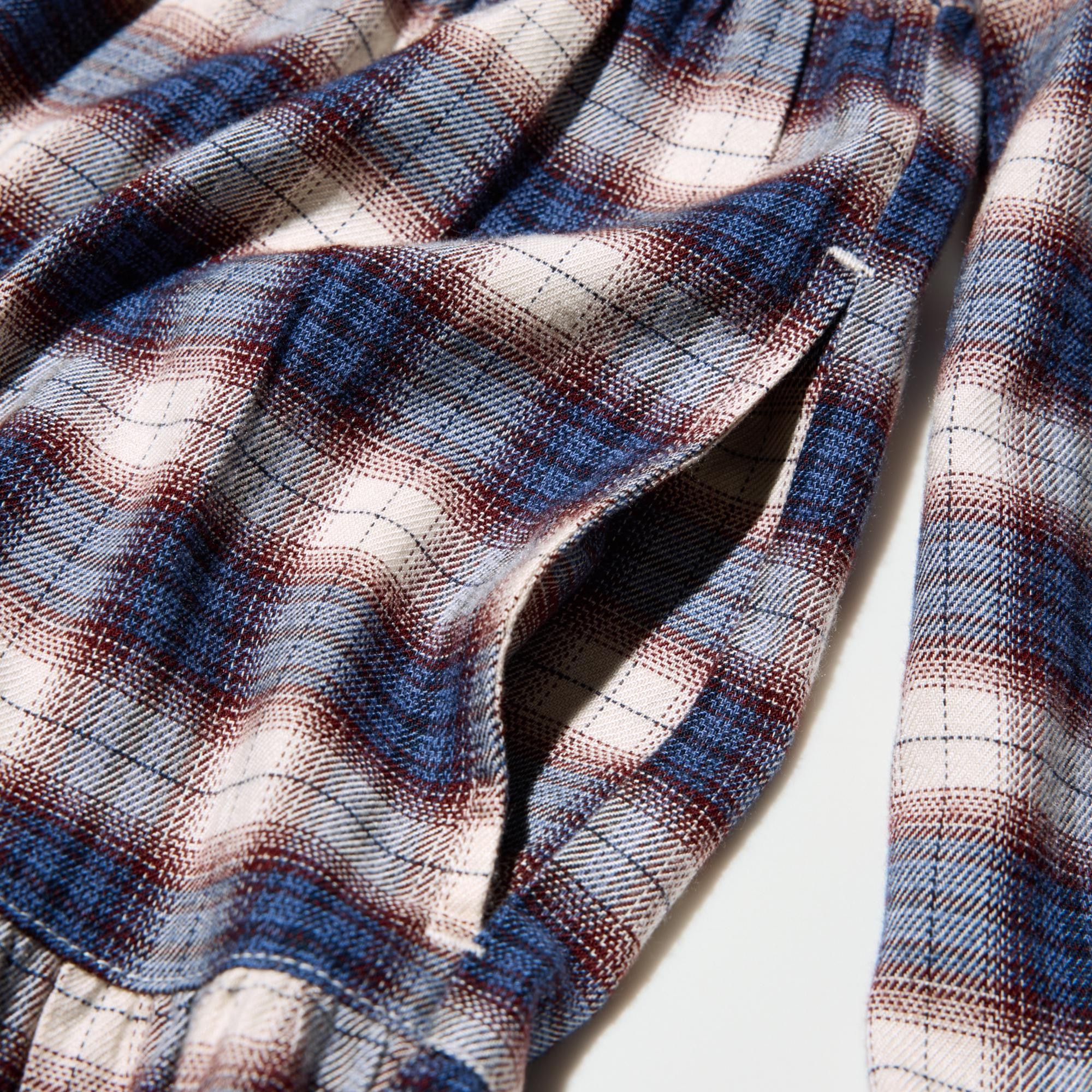 Handy pockets on both sides.