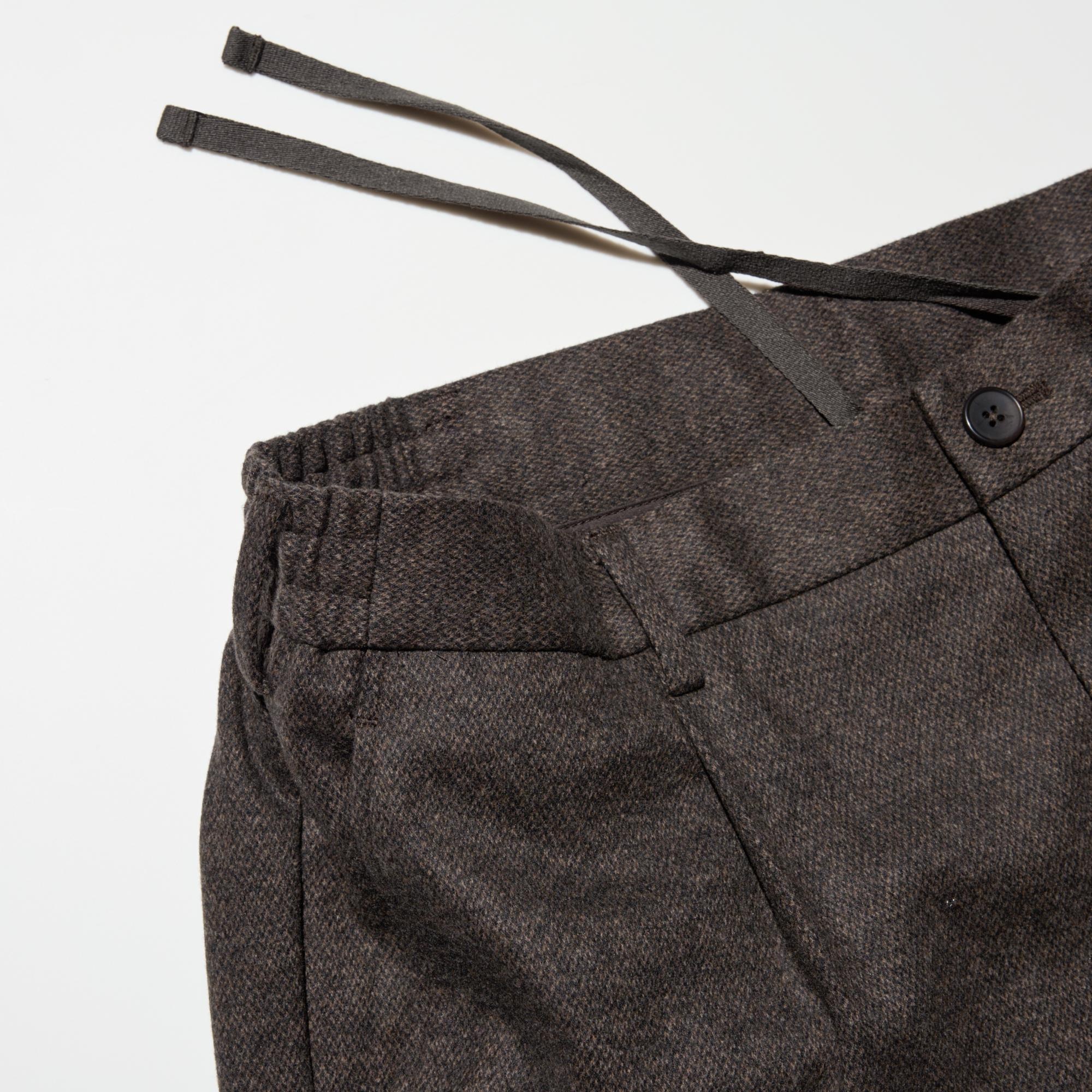 Comfortable elastic waist.