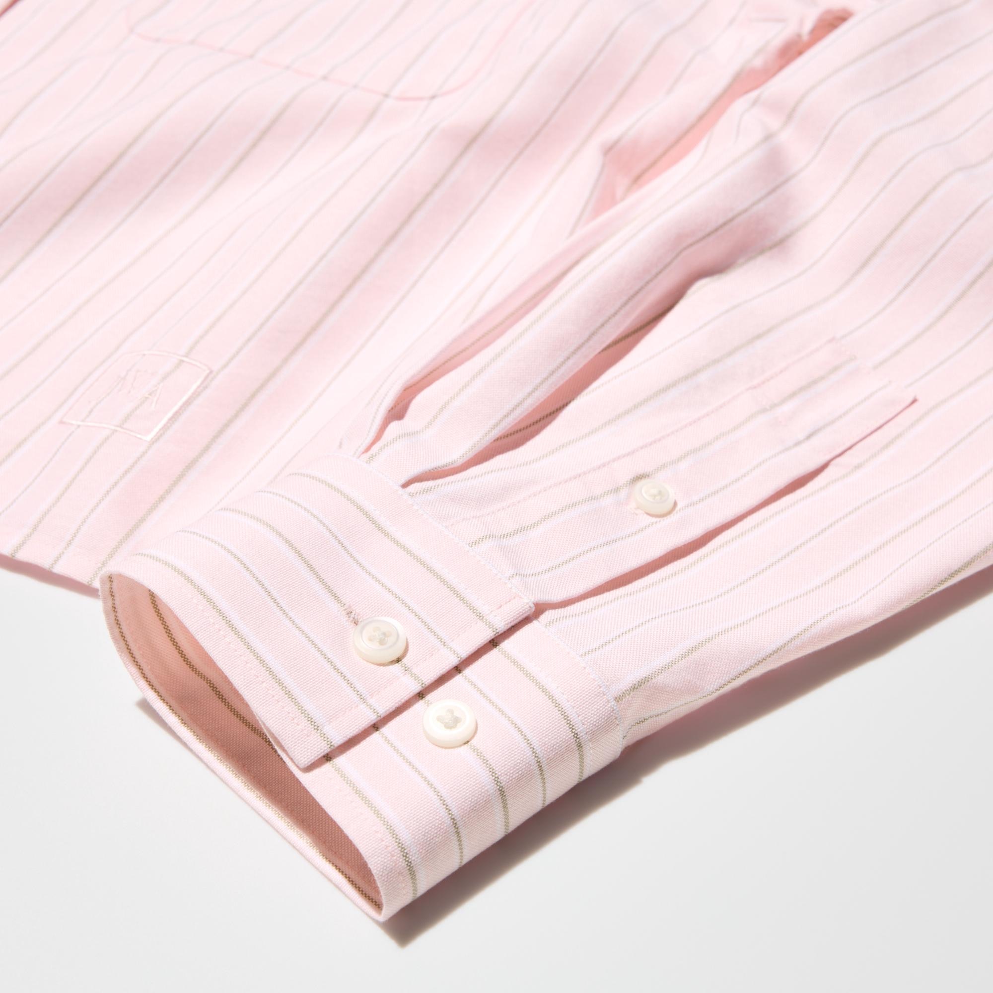 Features double buttons to adjust the cuffs.