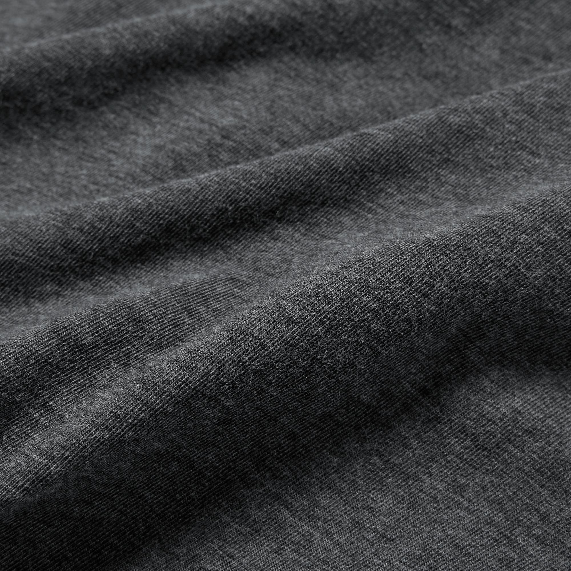 Made with pilling-resistant compact cotton for a premium look and a comfortable feel.