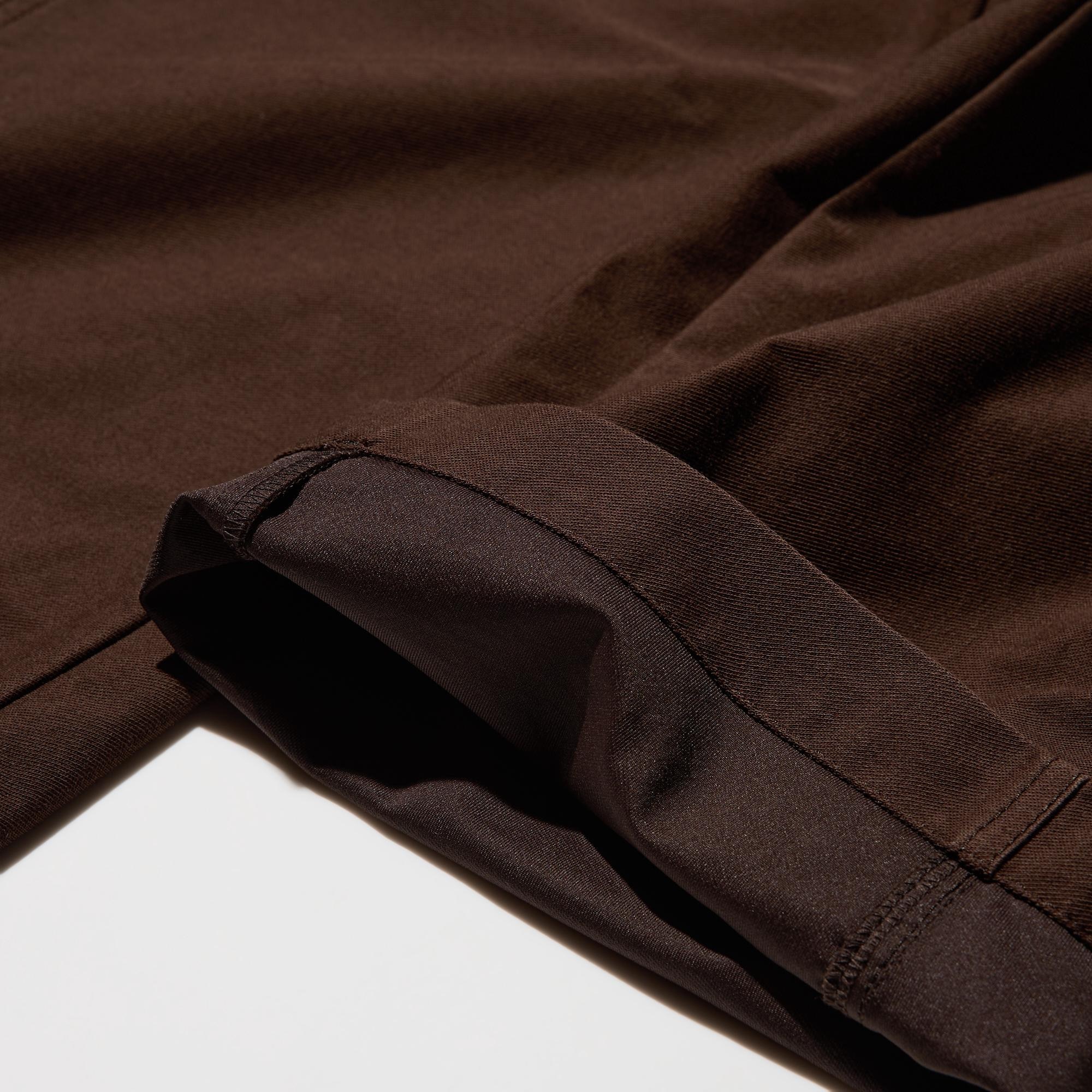 Crisp cotton blend jersey fabric. Smooth lining for a comfortable fit.