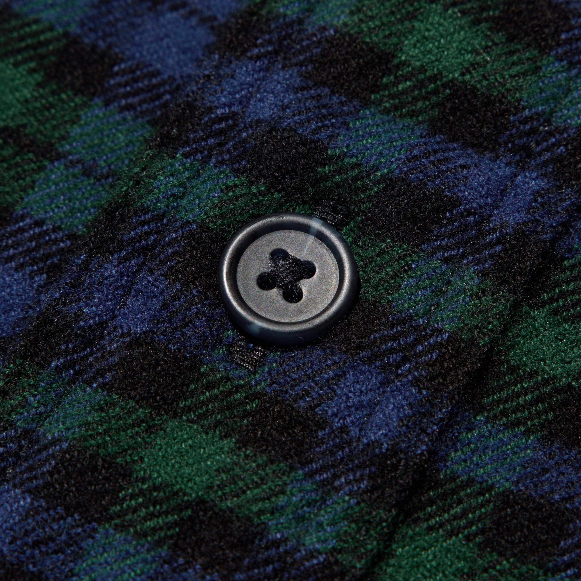 Rounded buttons for easy fastening.