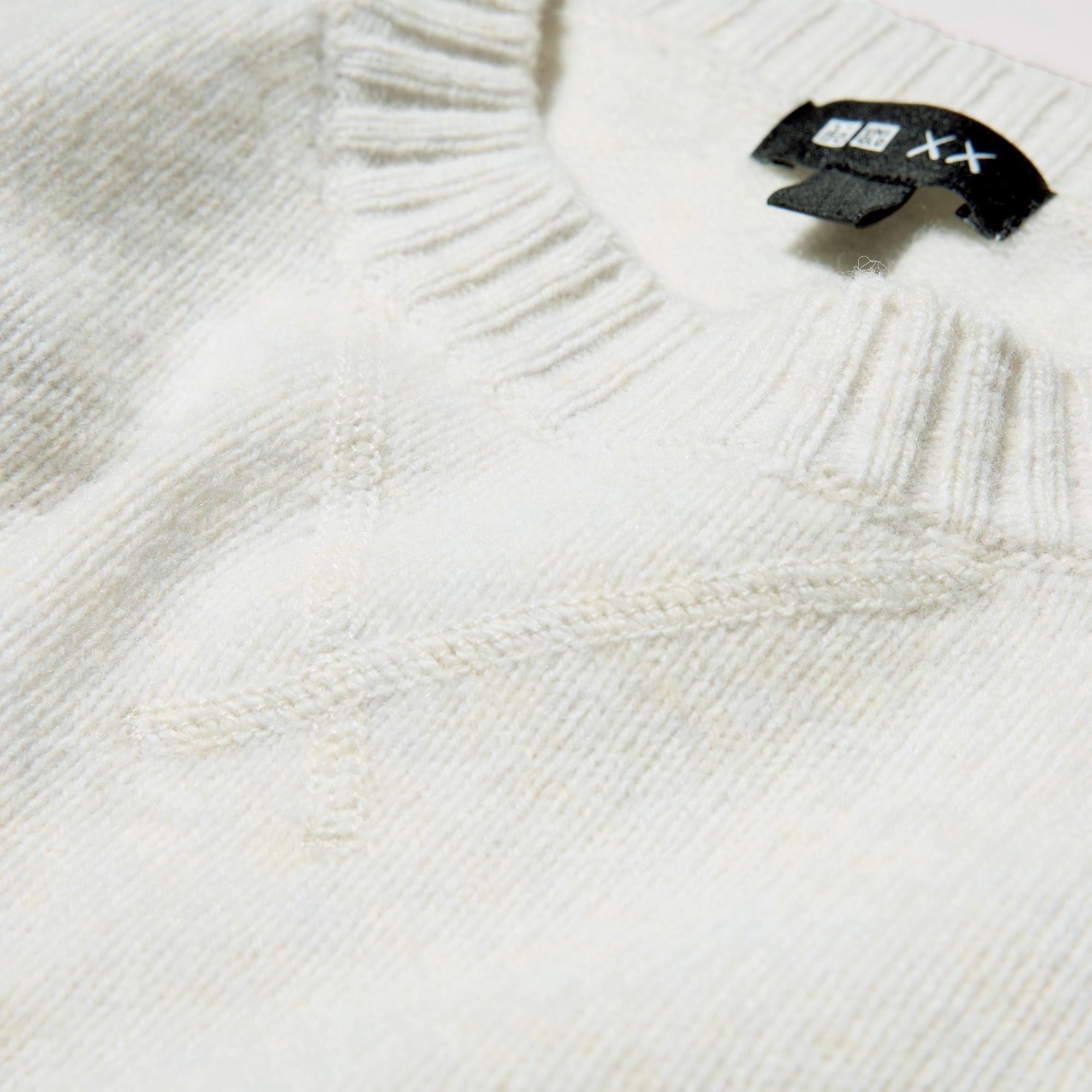 Акцентная строчка добавлена ​​на ластовице под воротником, а на рукавах имеется модная отметка для более повседневного вида.