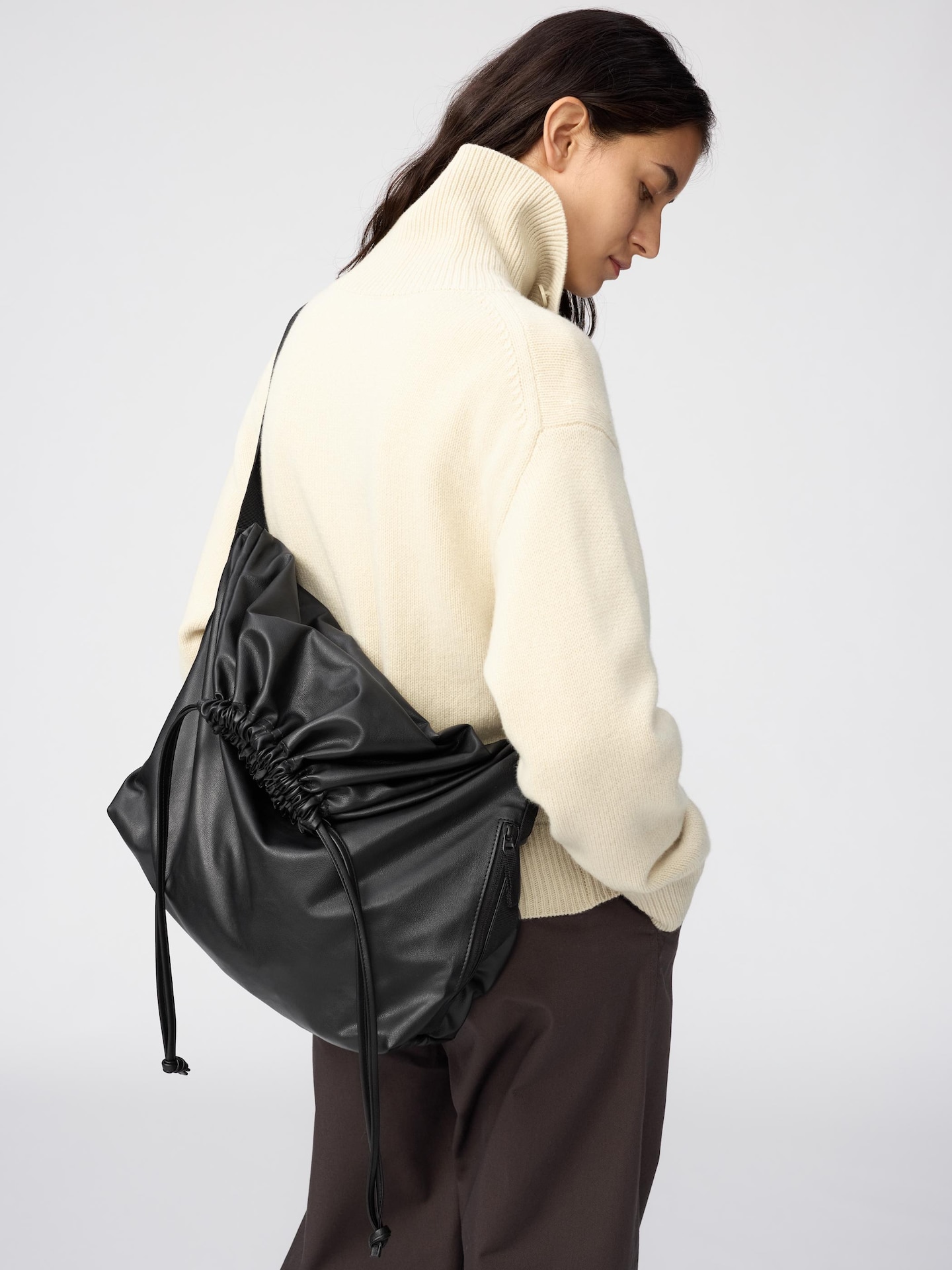 Сумки Uniqlo Soft Coated Drawstring — фото 2