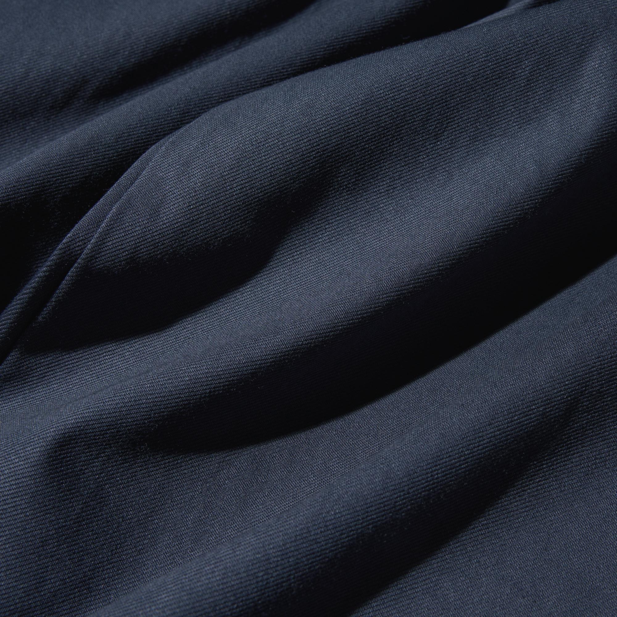 Орташа қытырлақ талшық мата талғампаз силуэт жасайды.