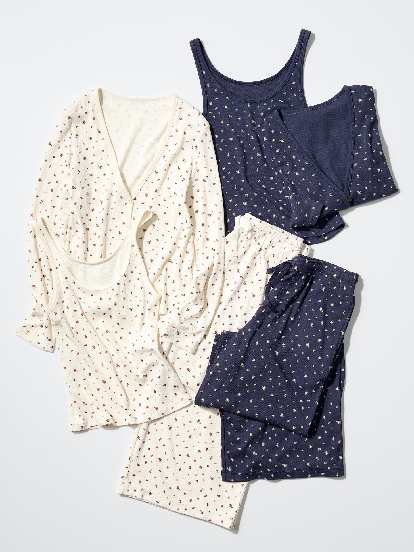Женские широкие брюки Uniqlo Easy в рубчик, цветочный принт, цвет: Тёмно-синий — фото 3