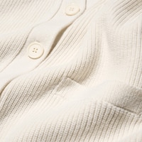 https://image.uniqlo.com/UQ/ST3/us/imagesgoods/489078/feature/usgoods_489078_feature1.jpg